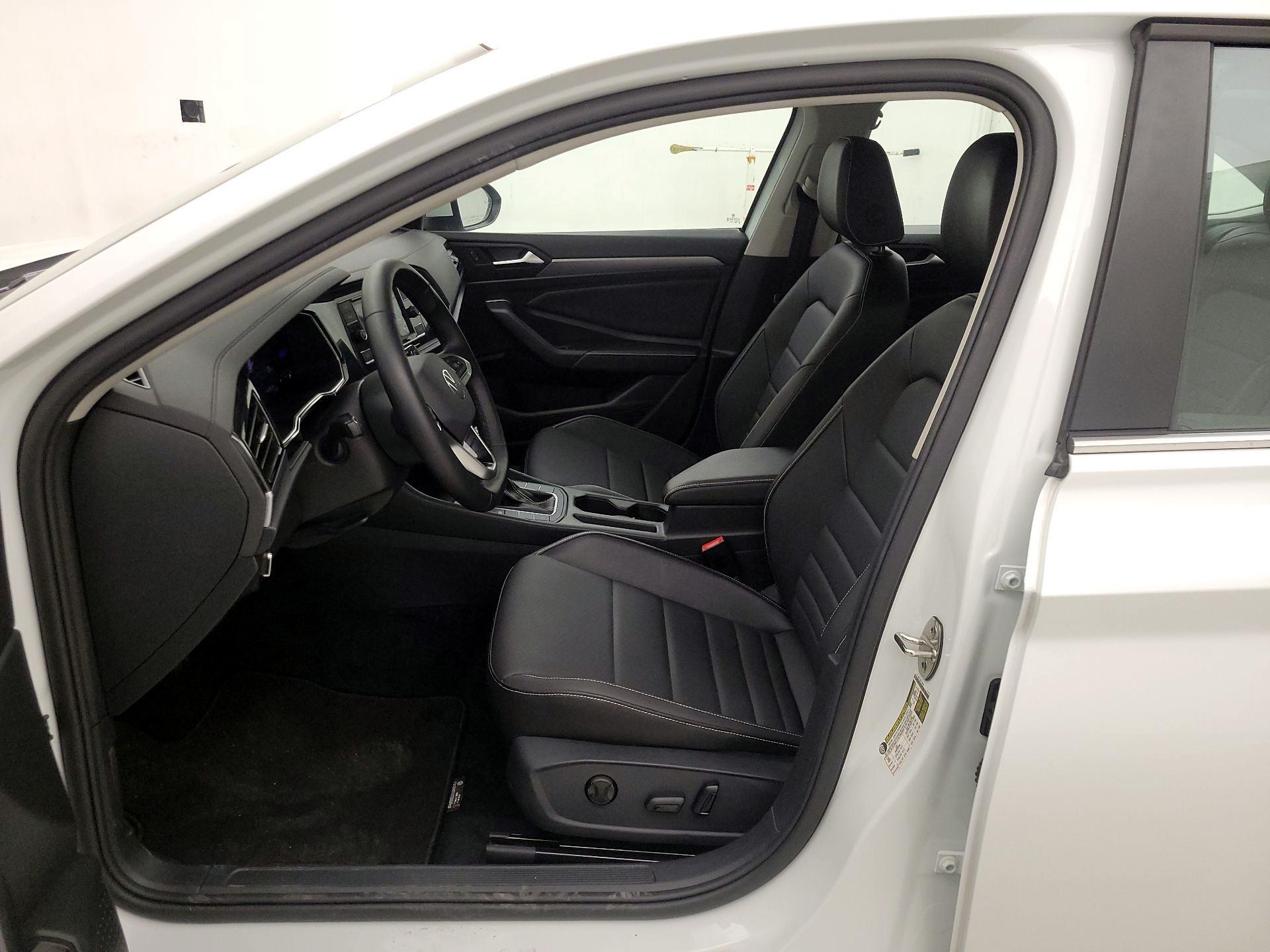 Thumbnail: 2024 Volkswagen Jetta - 11