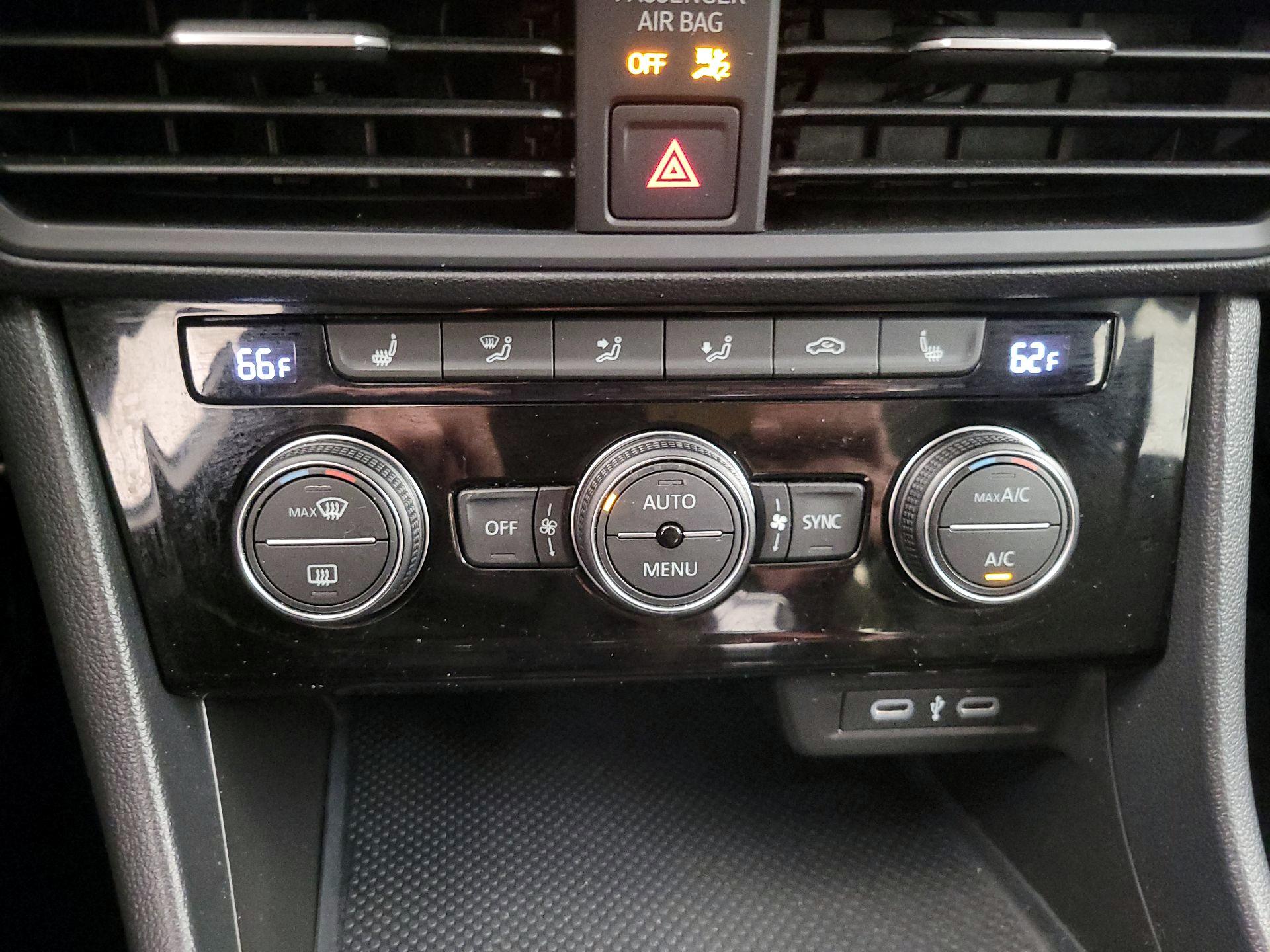 Thumbnail: 2024 Volkswagen Jetta - 16