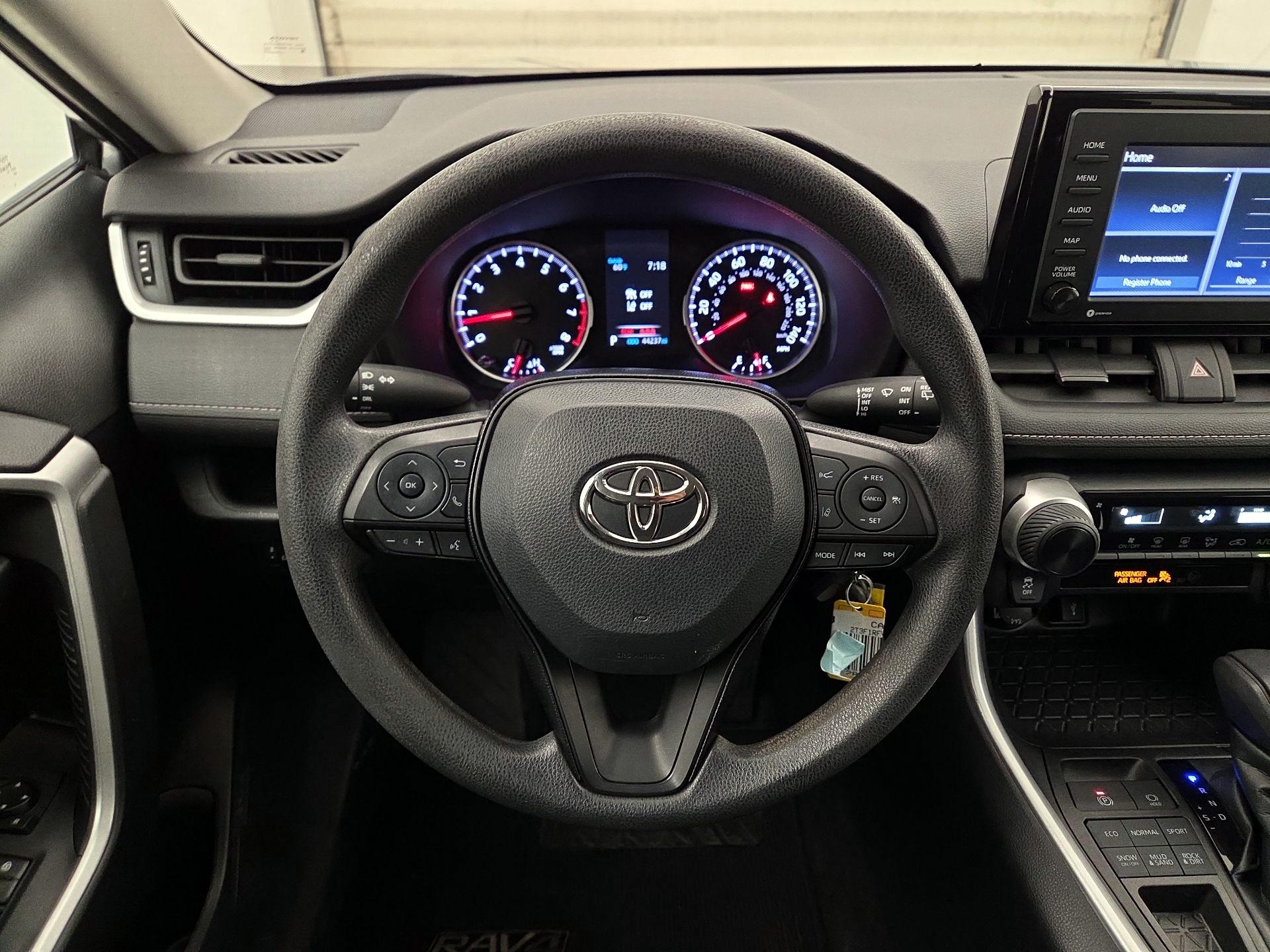 Thumbnail: 2020 Toyota RAV4 - 10