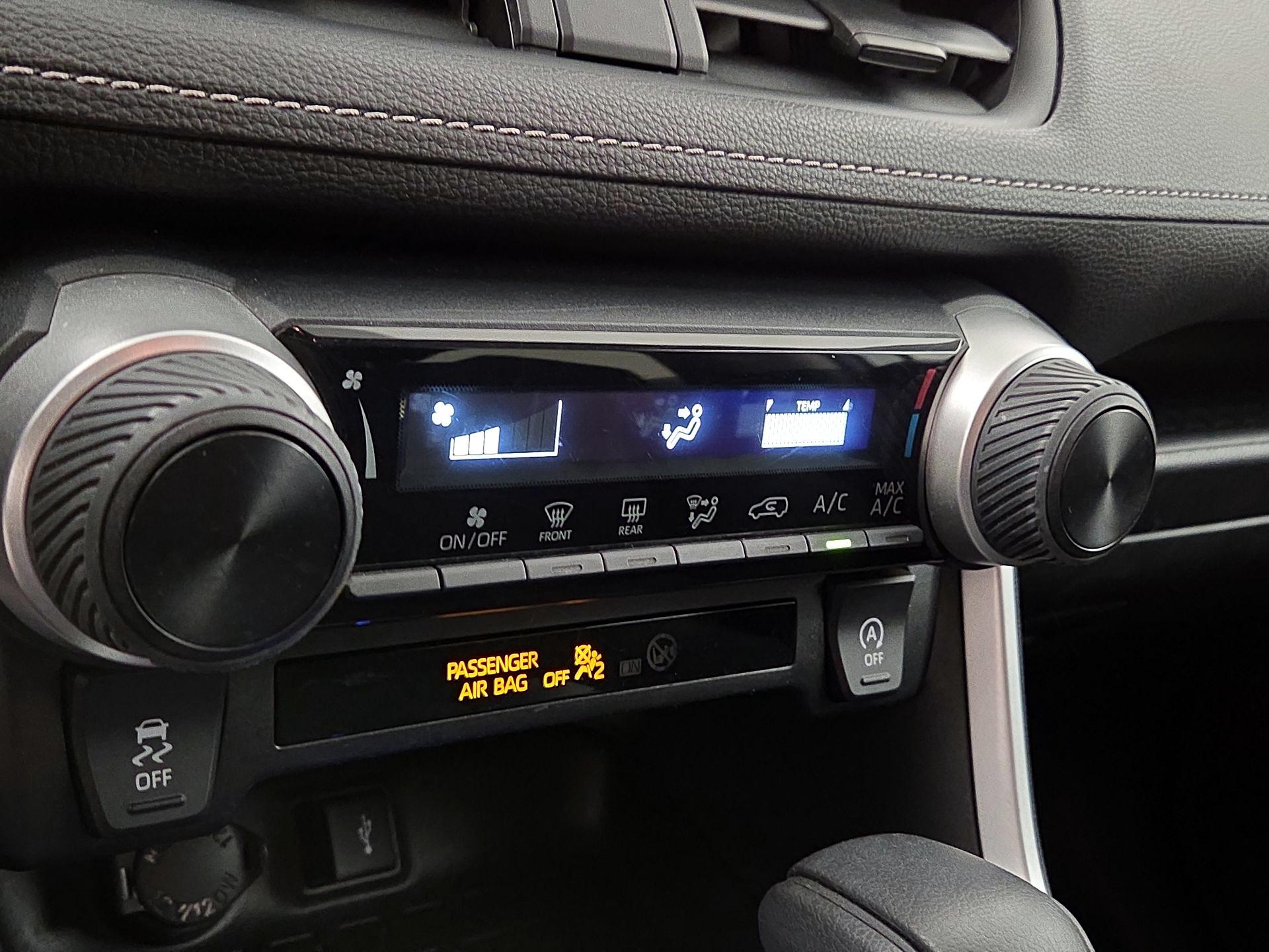 Thumbnail: 2020 Toyota RAV4 - 16