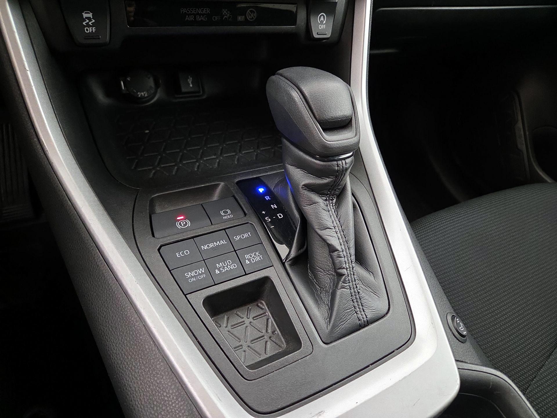 Thumbnail: 2020 Toyota RAV4 - 17