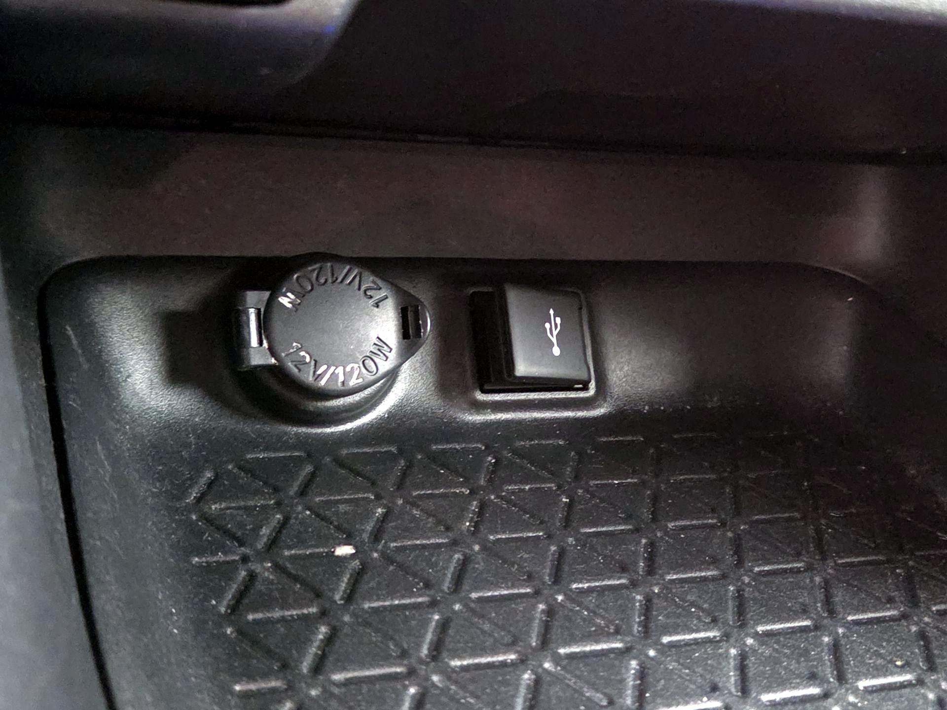 Thumbnail: 2020 Toyota RAV4 - 18