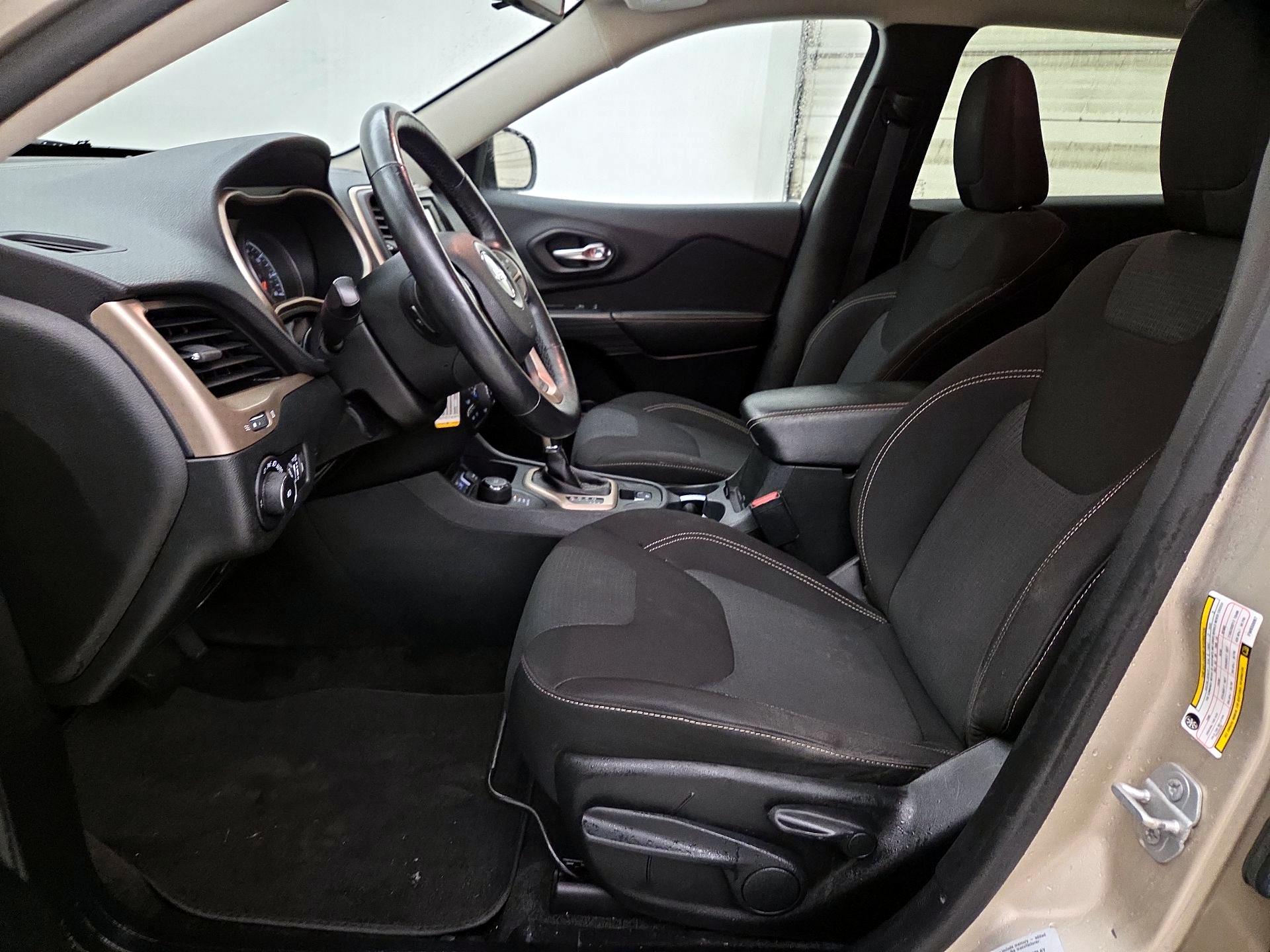 Thumbnail: 2015 Jeep Cherokee - 11