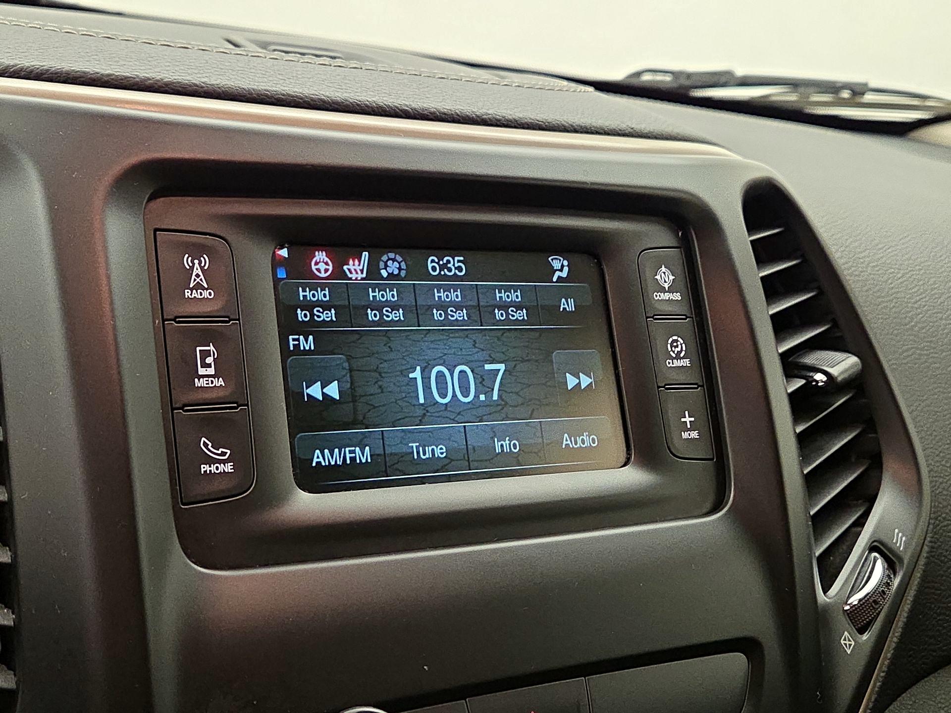 Thumbnail: 2015 Jeep Cherokee - 15