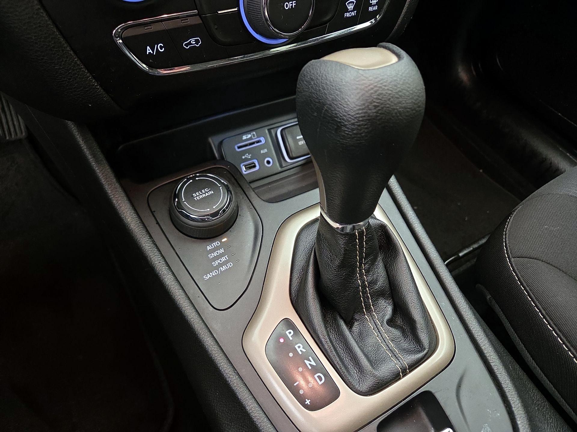 Thumbnail: 2015 Jeep Cherokee - 17