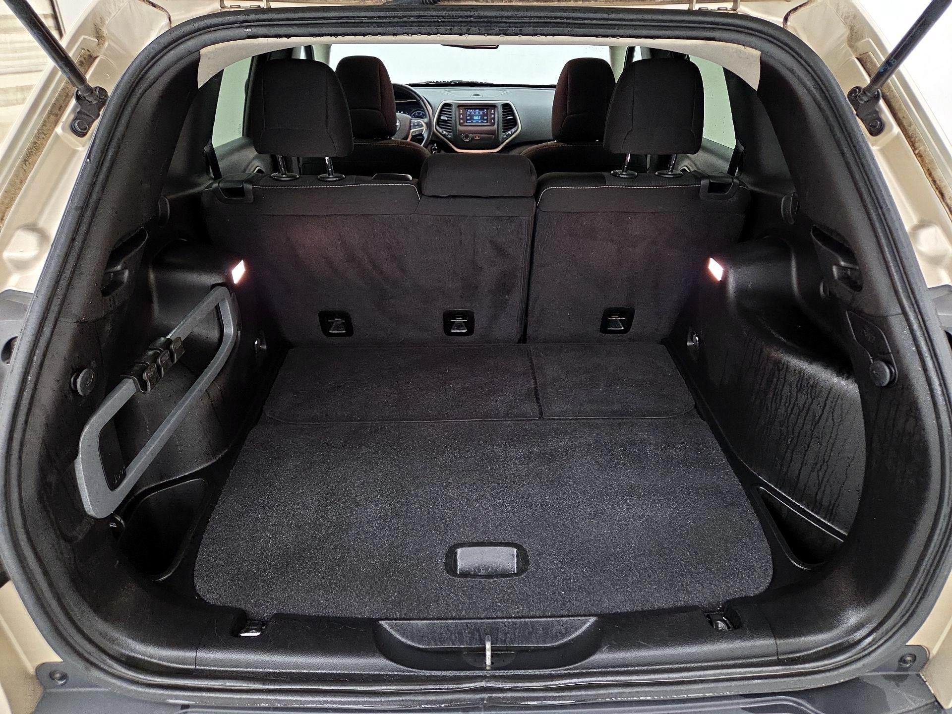 Thumbnail: 2015 Jeep Cherokee - 20