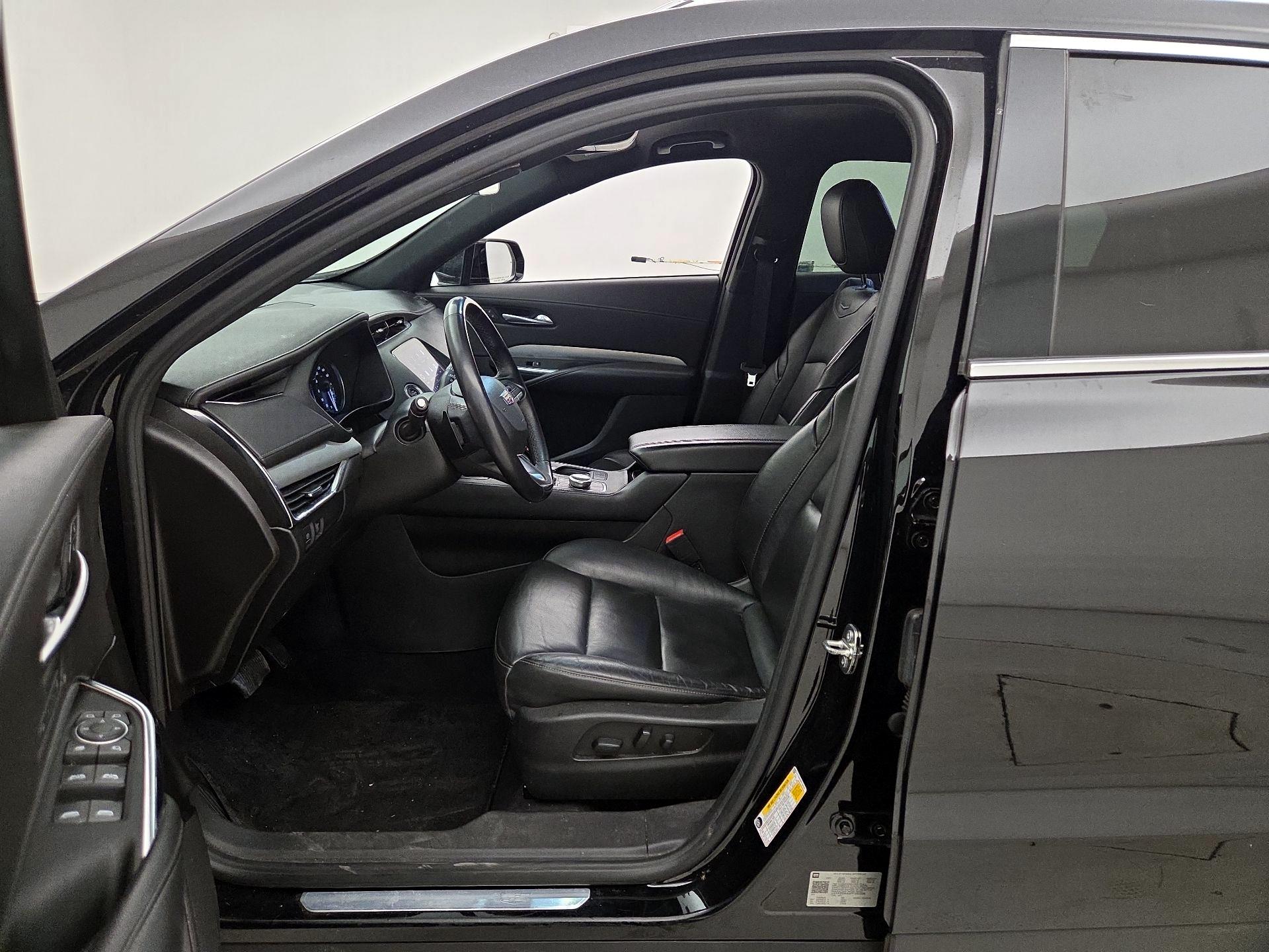 Thumbnail: 2023 Cadillac XT4 - 11