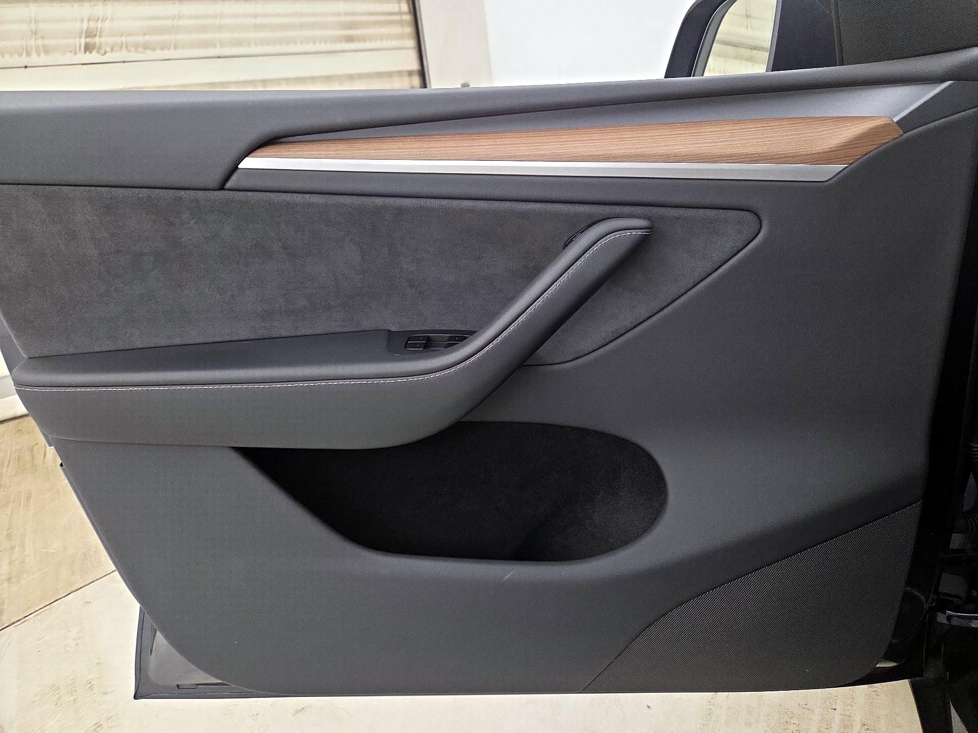 Thumbnail: 2025 Tesla Model Y - 12