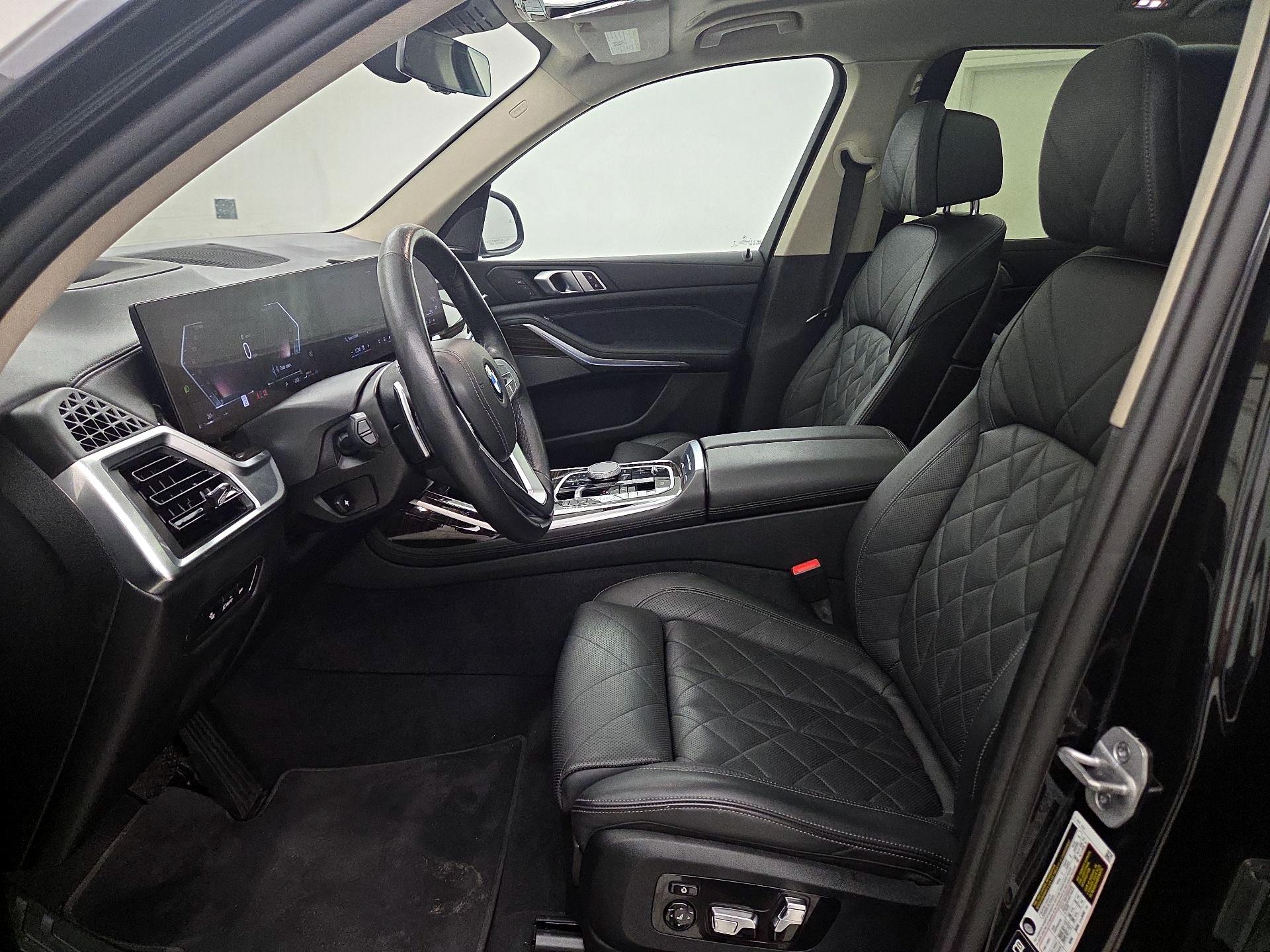 Thumbnail: 2025 BMW X7 - 11