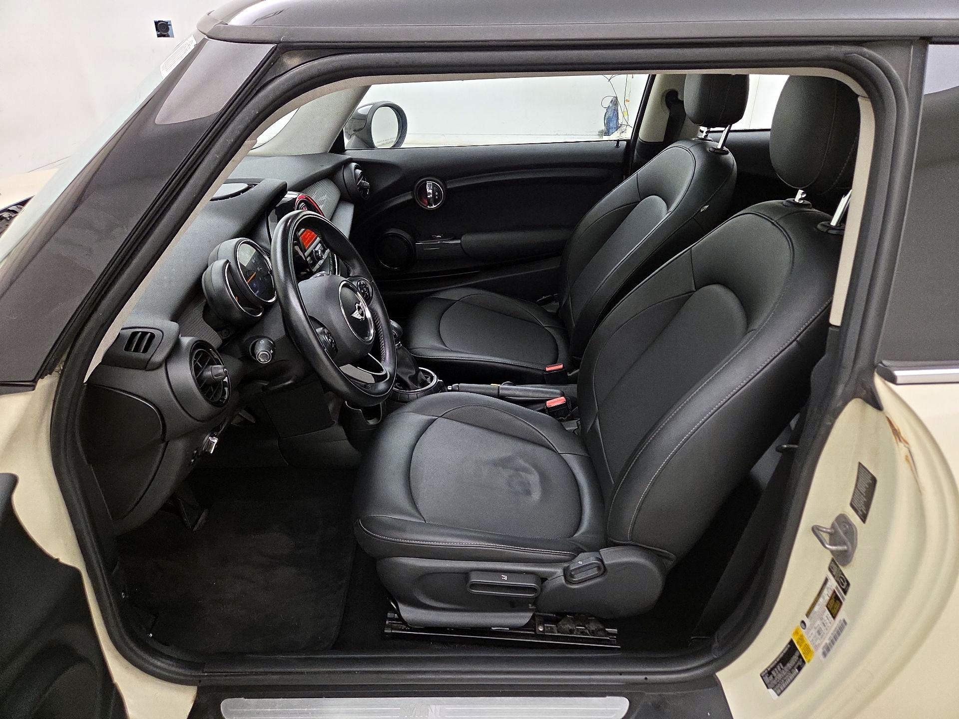 Thumbnail: 2015 MINI Cooper Hardtop - 11