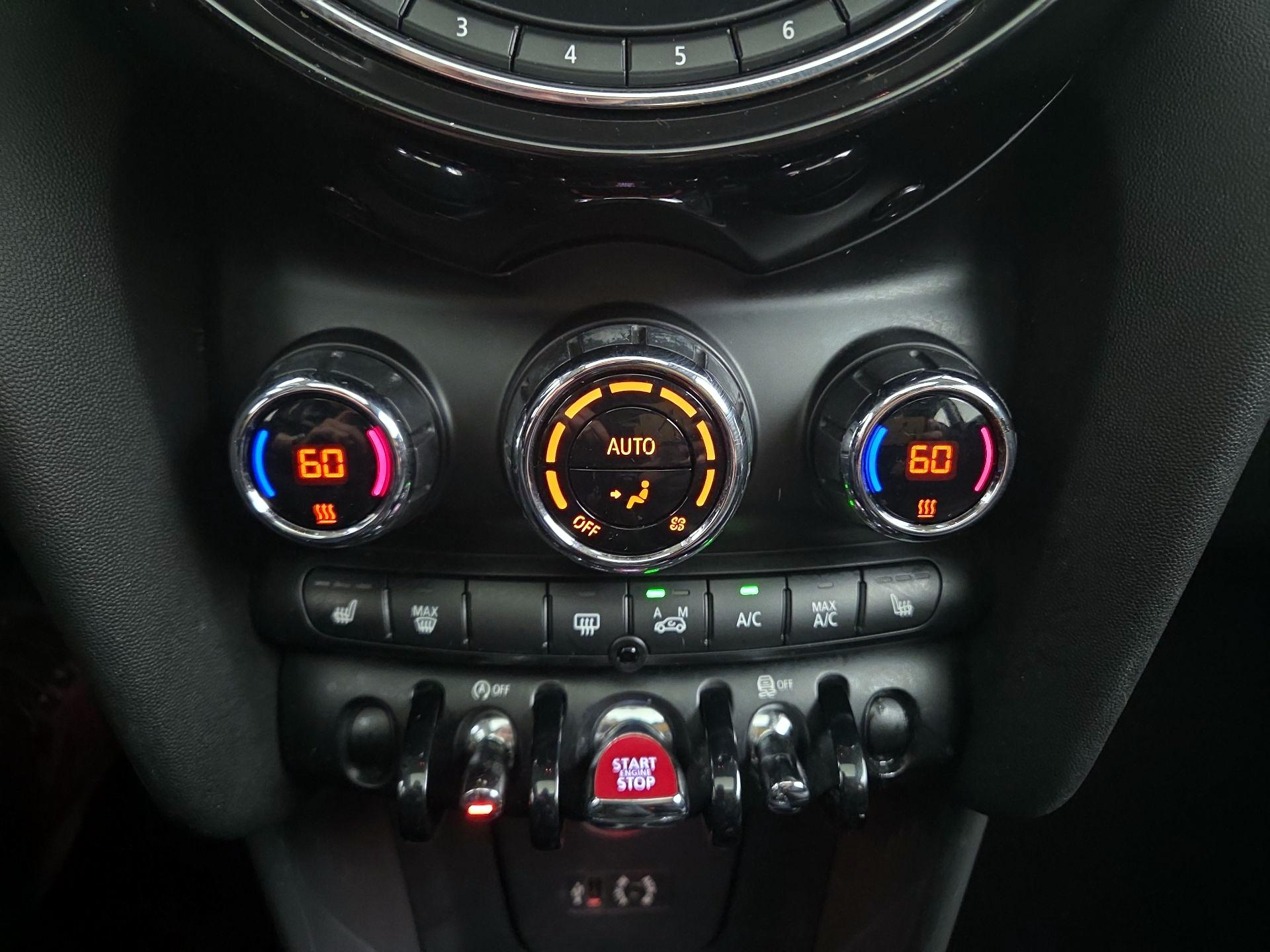 Thumbnail: 2015 MINI Cooper Hardtop - 15