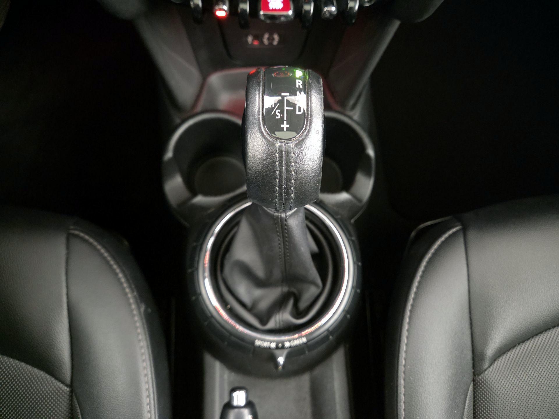 Thumbnail: 2015 MINI Cooper Hardtop - 16