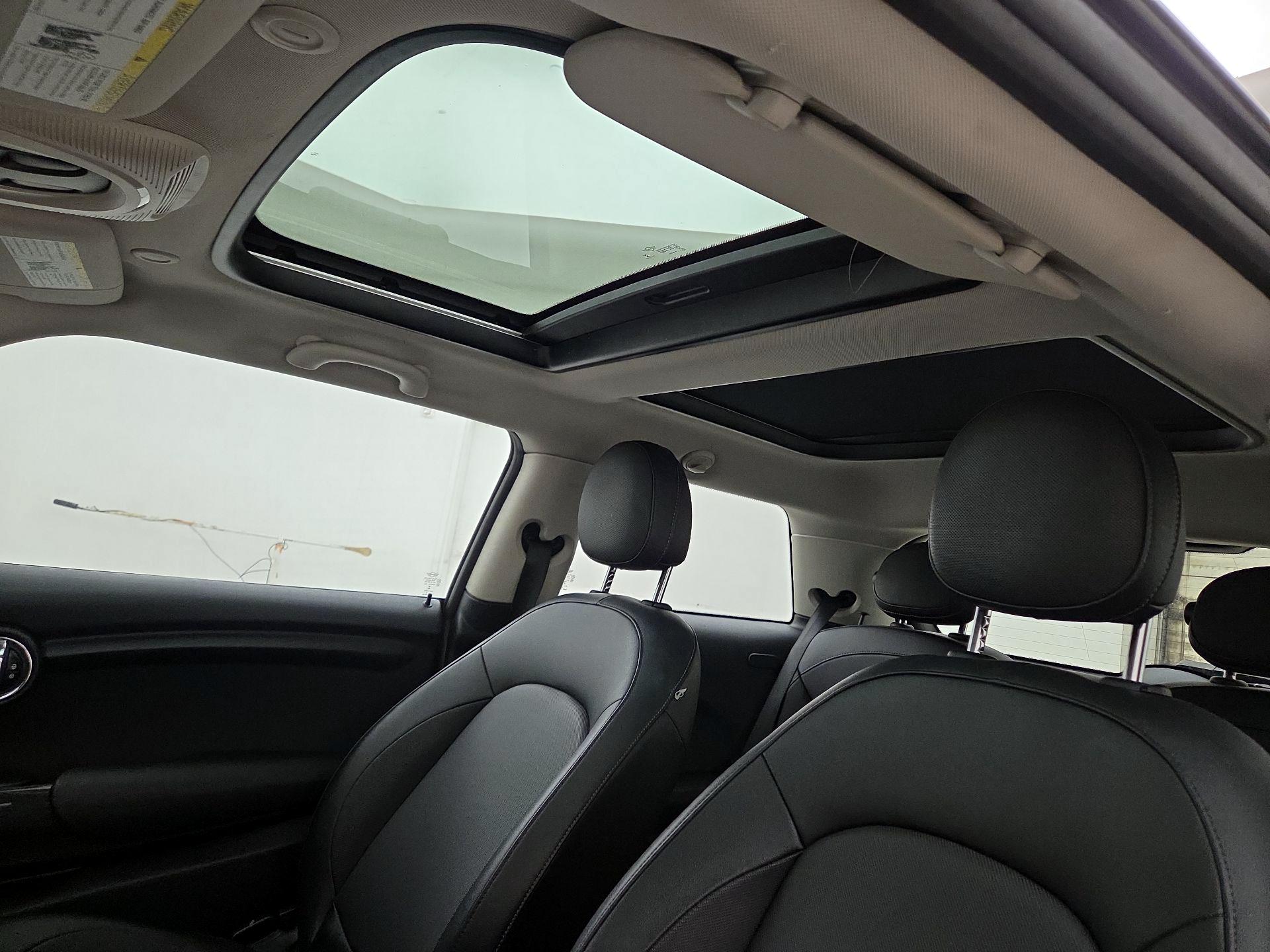 Thumbnail: 2015 MINI Cooper Hardtop - 18