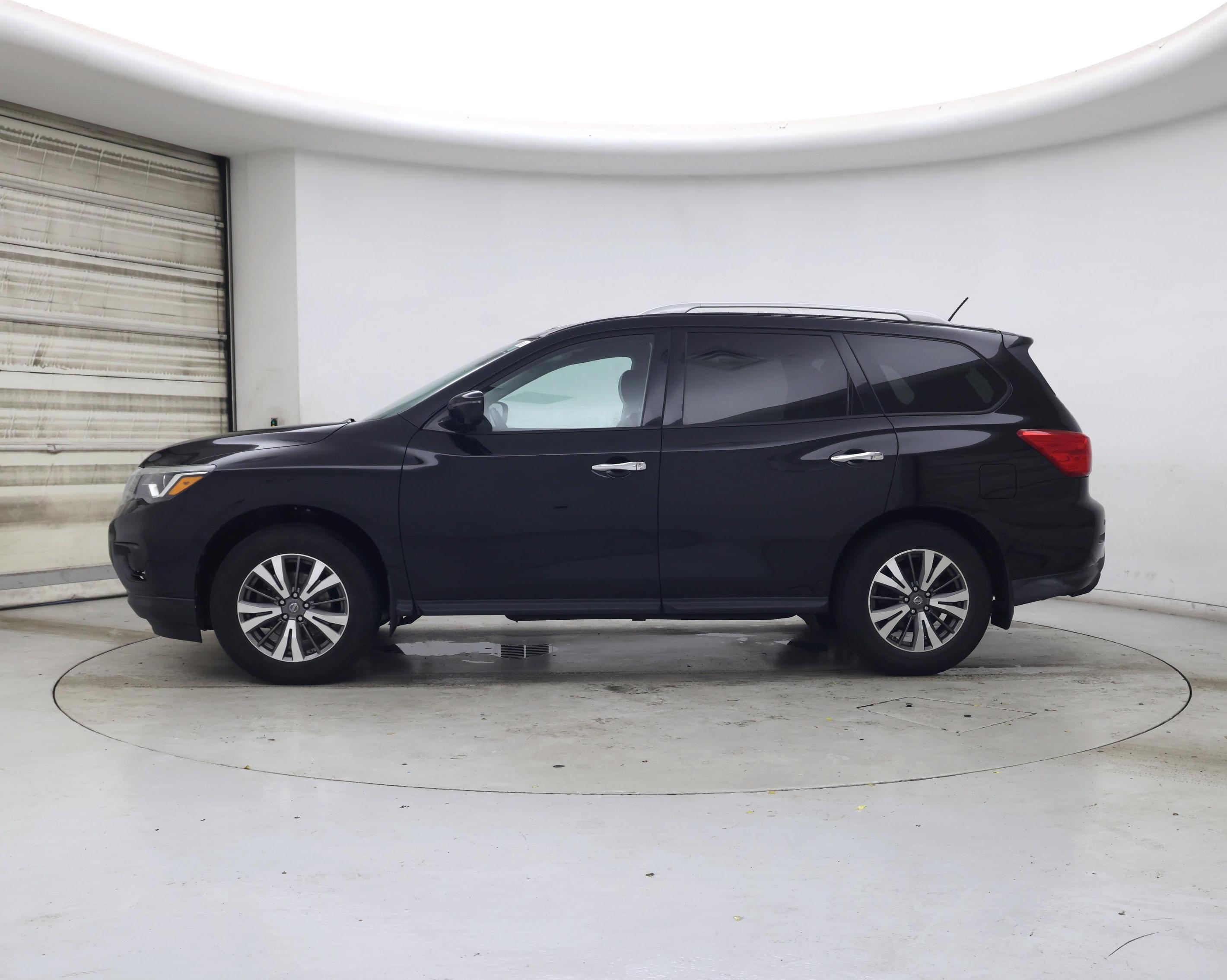 Thumbnail: 2017 Nissan Pathfinder - 3