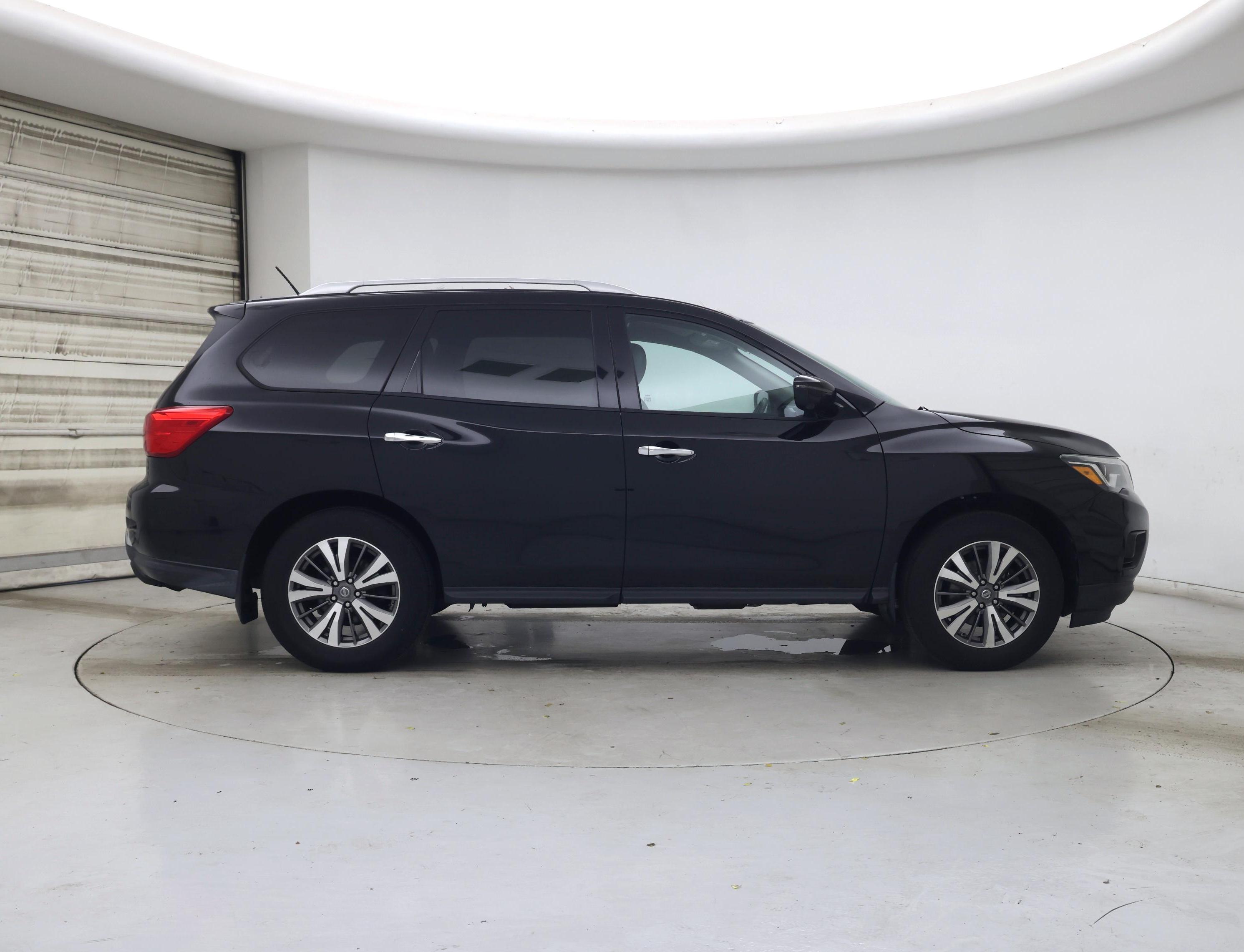 Thumbnail: 2017 Nissan Pathfinder - 7