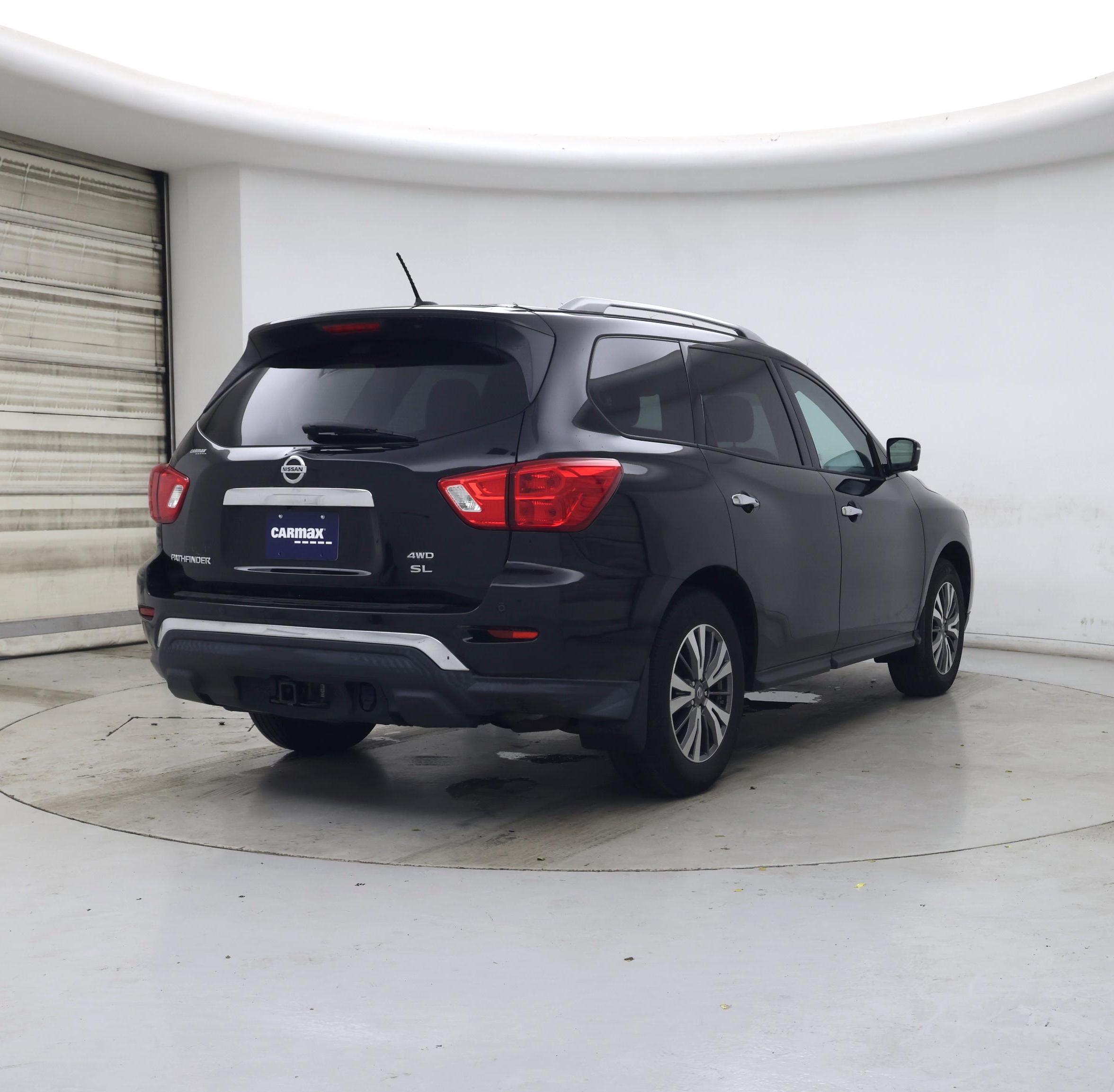 Thumbnail: 2017 Nissan Pathfinder - 8