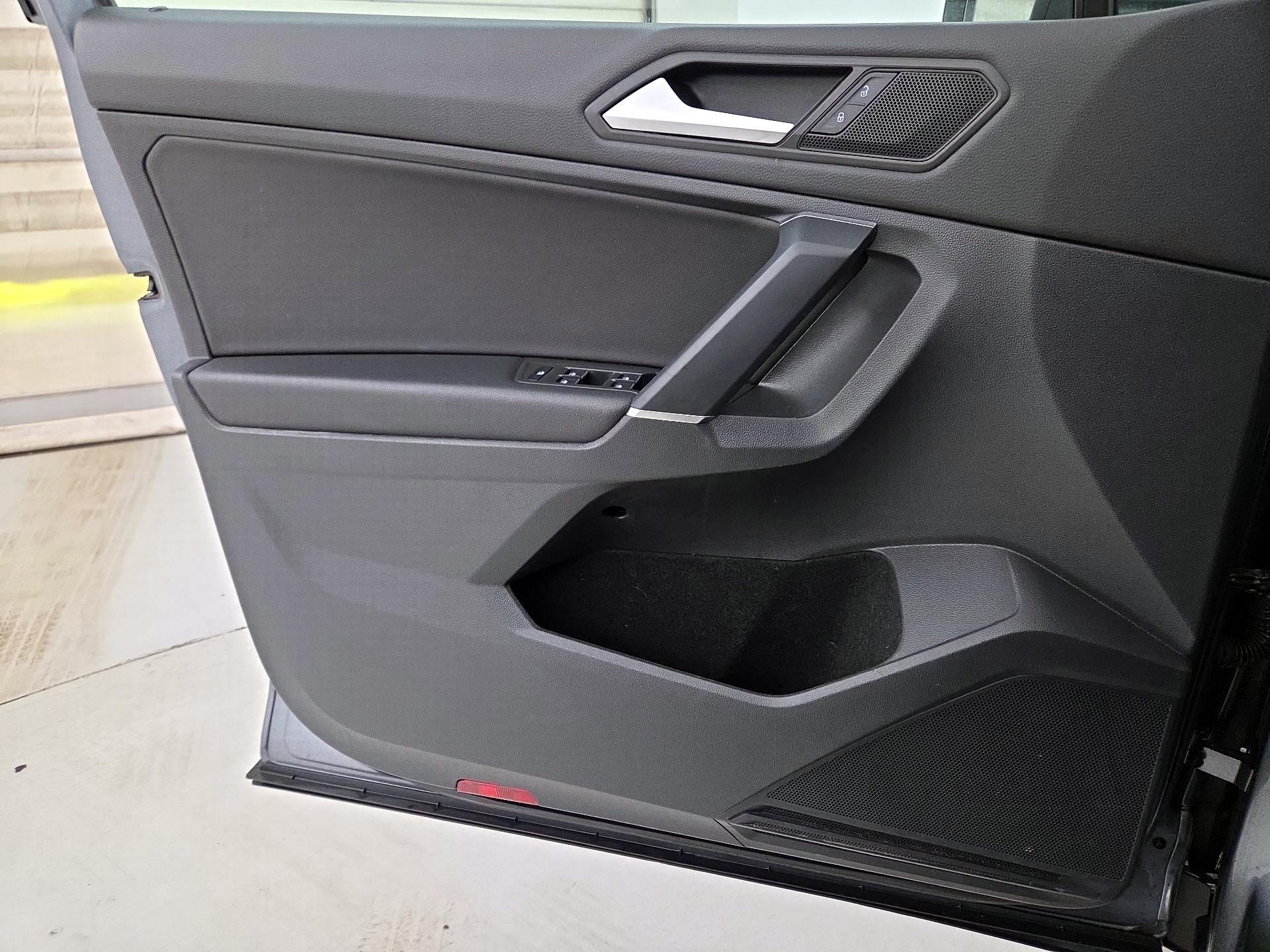 Thumbnail: 2020 Volkswagen Tiguan - 12