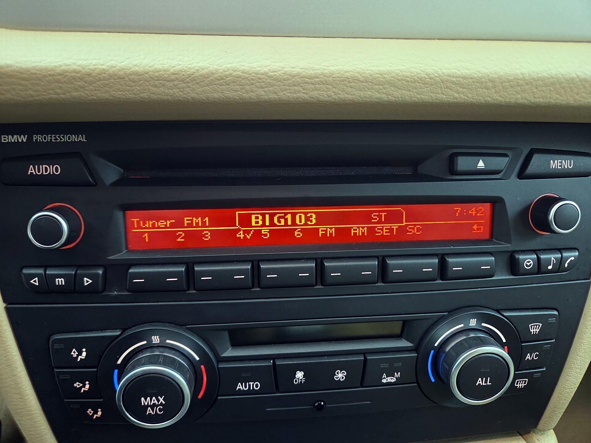 Thumbnail: 2015 BMW X1 - 14