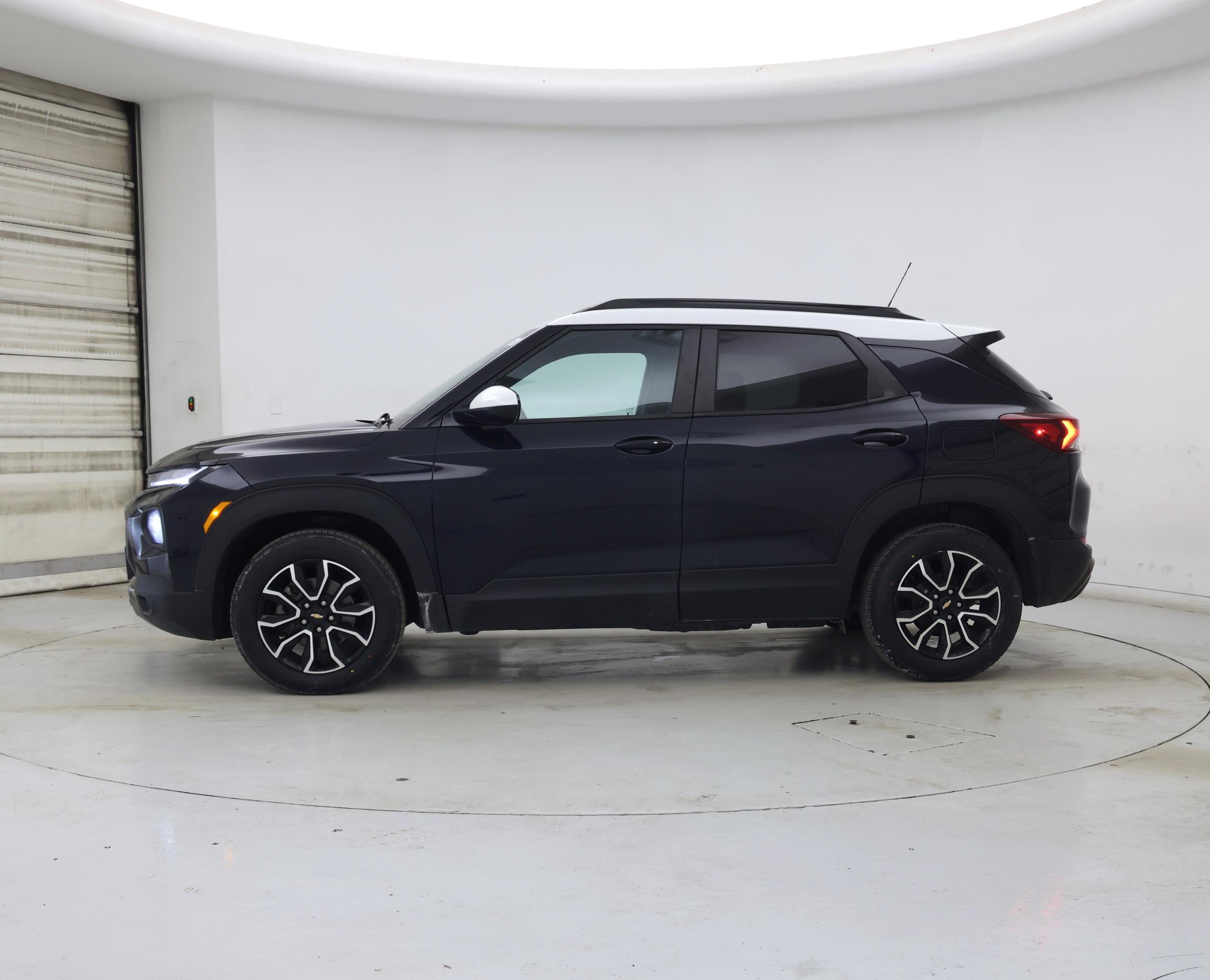 Thumbnail: 2021 Chevrolet TrailBlazer - 3
