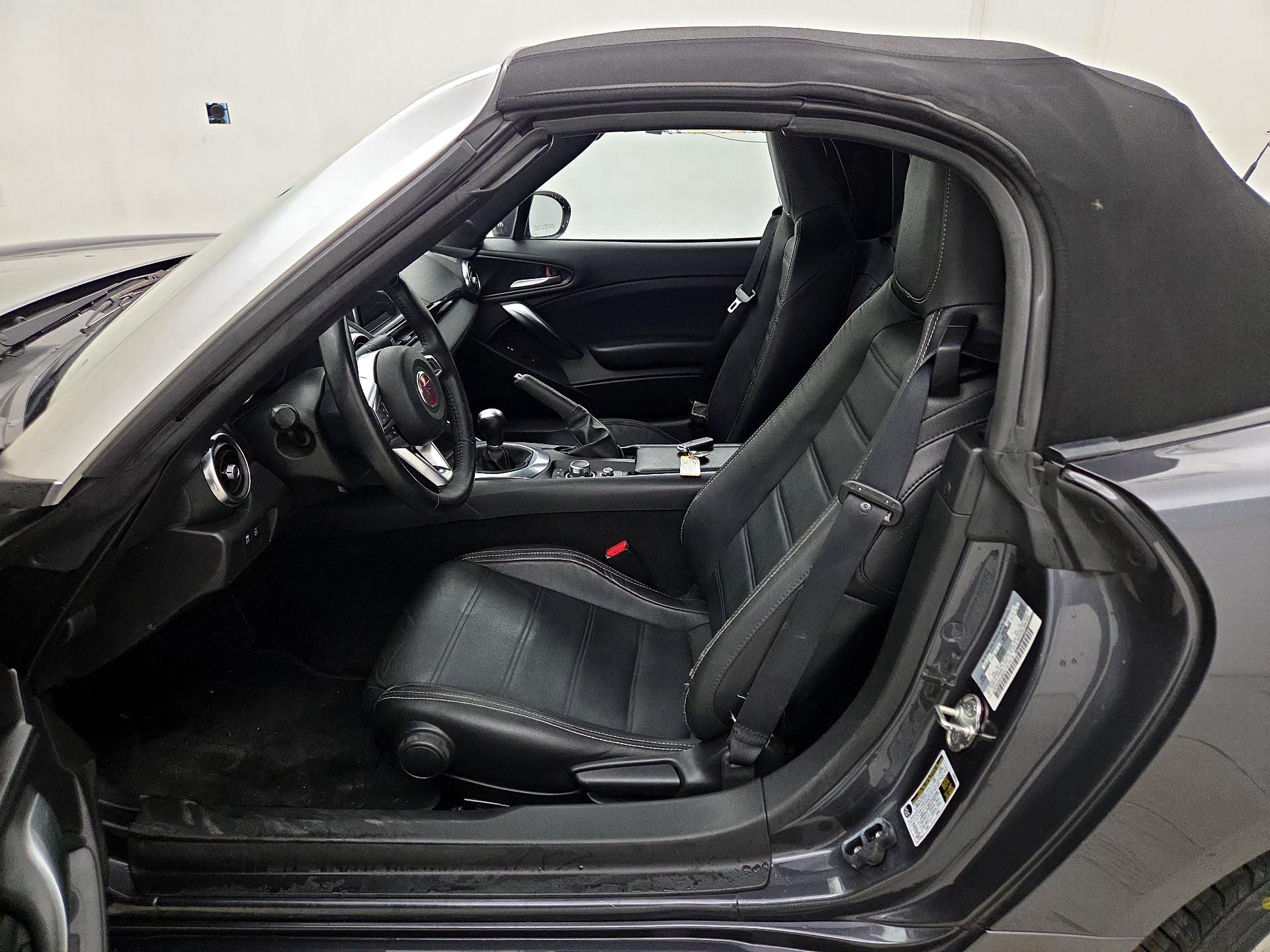 Thumbnail: 2017 Fiat 124 Spider - 11