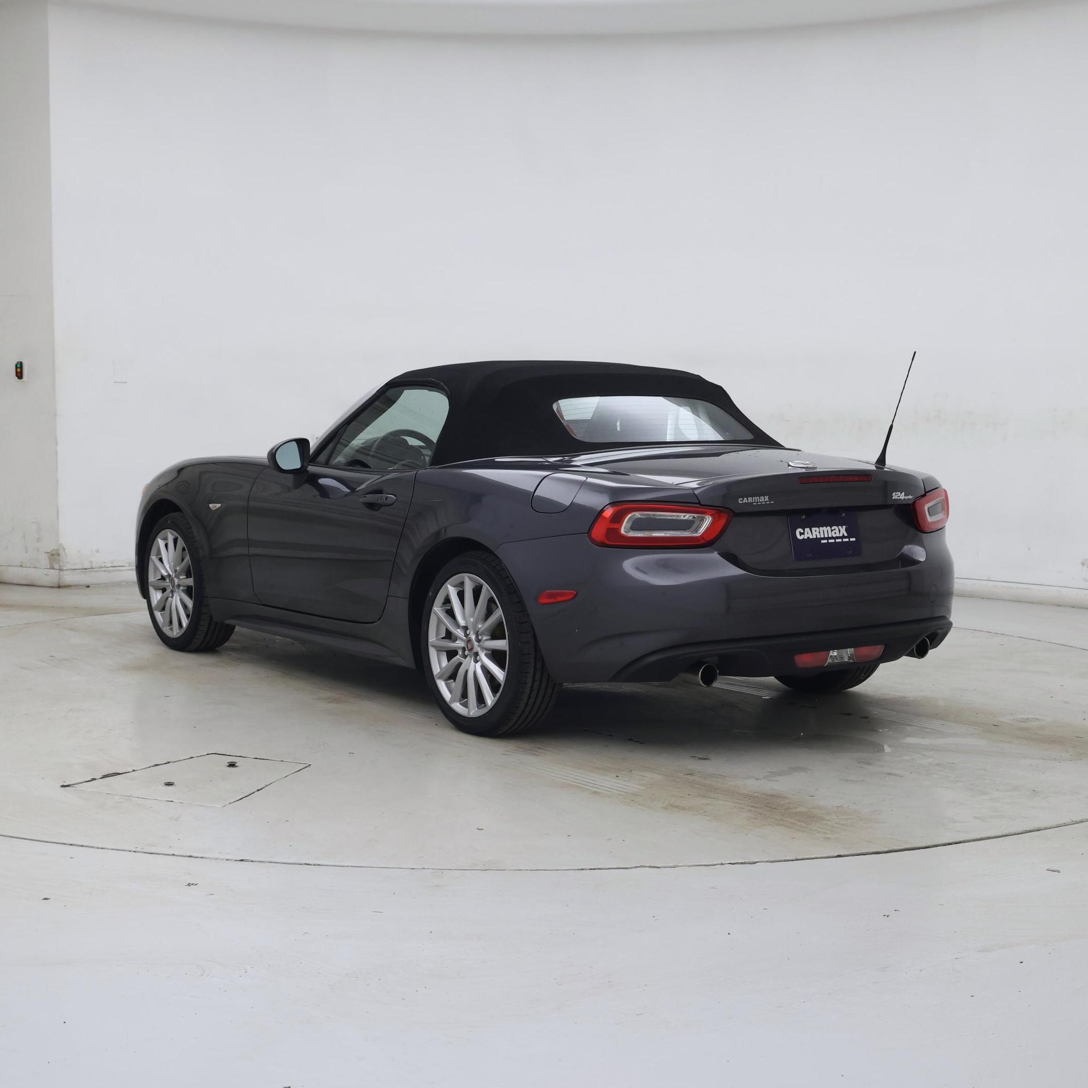 Thumbnail: 2017 Fiat 124 Spider - 2