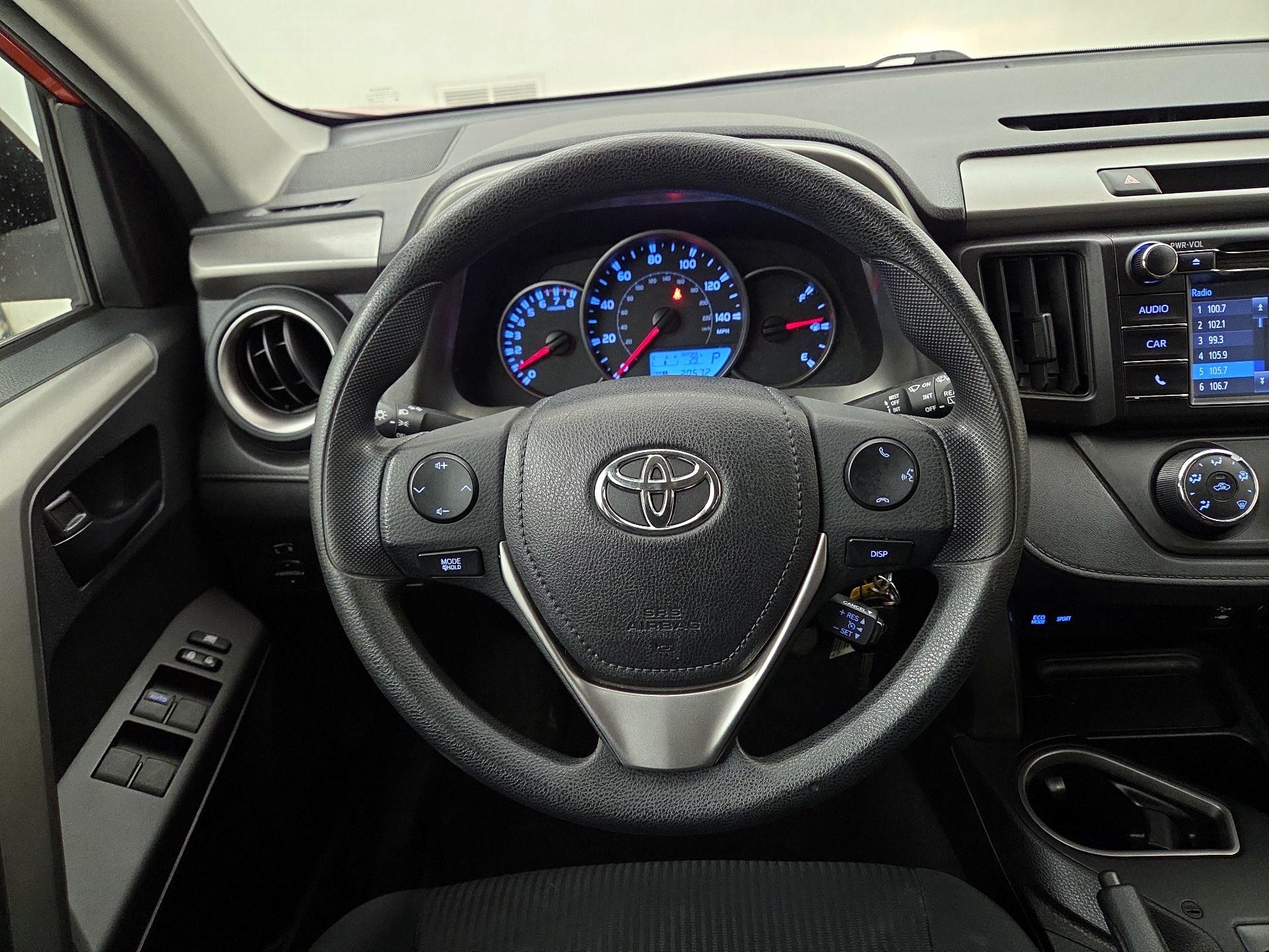 Thumbnail: 2016 Toyota RAV4 - 10