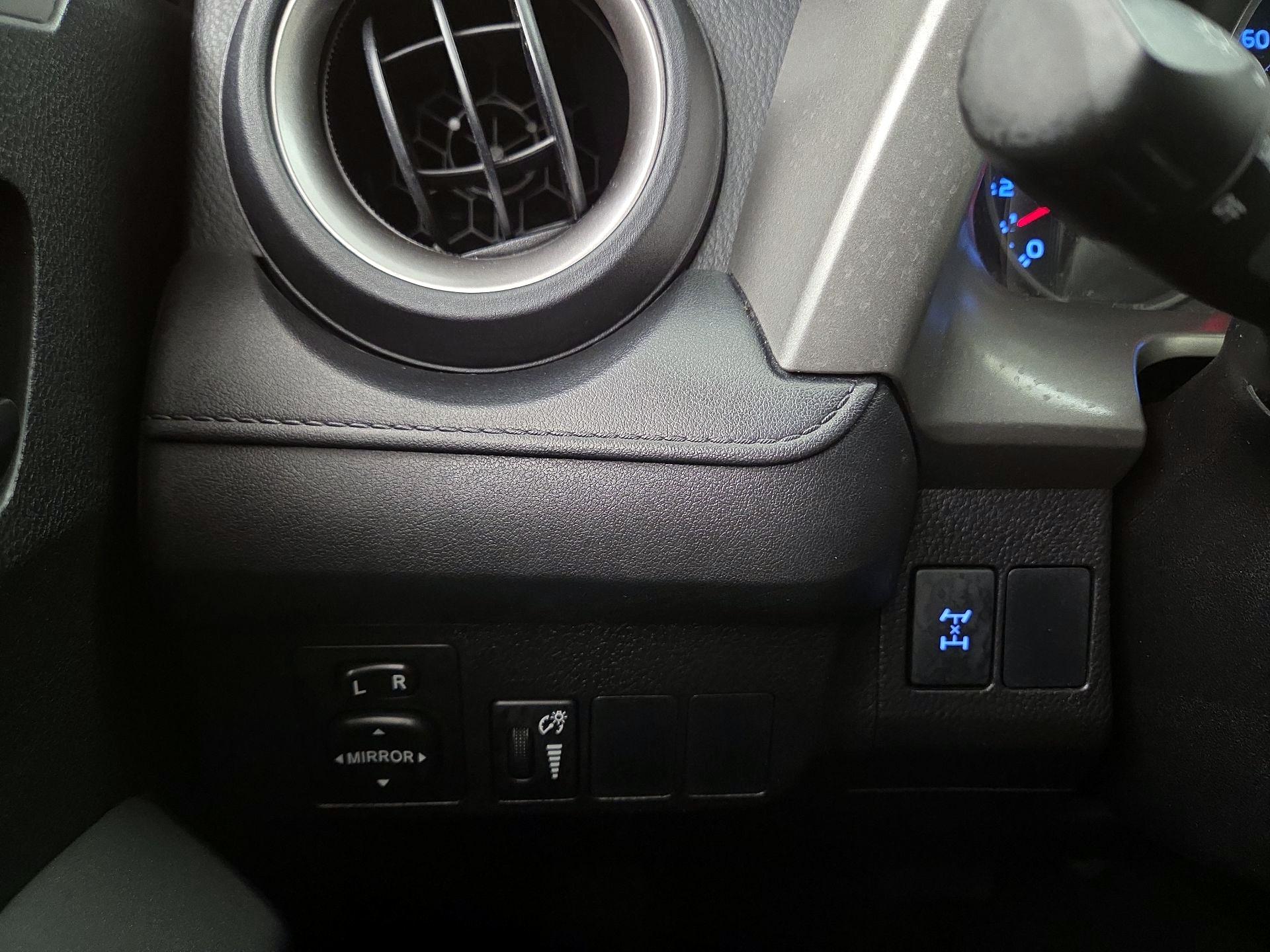 Thumbnail: 2016 Toyota RAV4 - 13