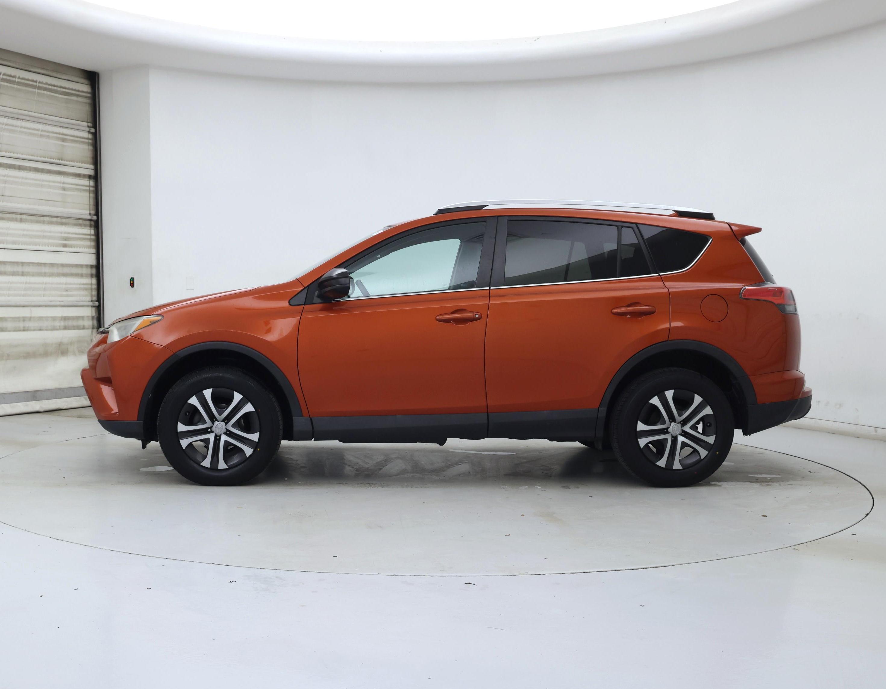 Thumbnail: 2016 Toyota RAV4 - 3