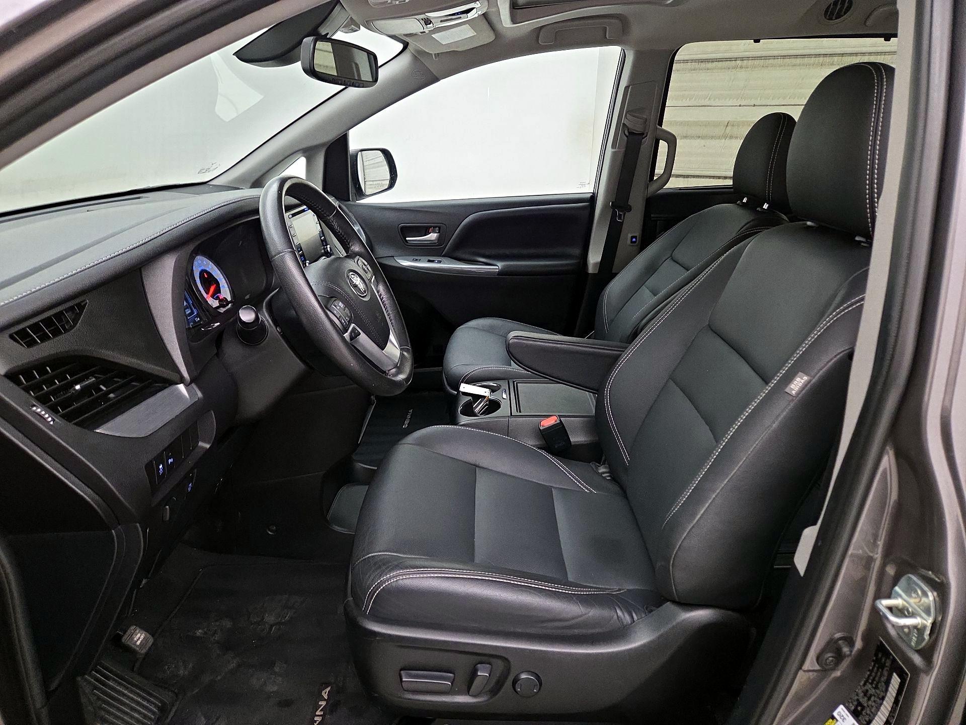 Thumbnail: 2020 Toyota Sienna - 11