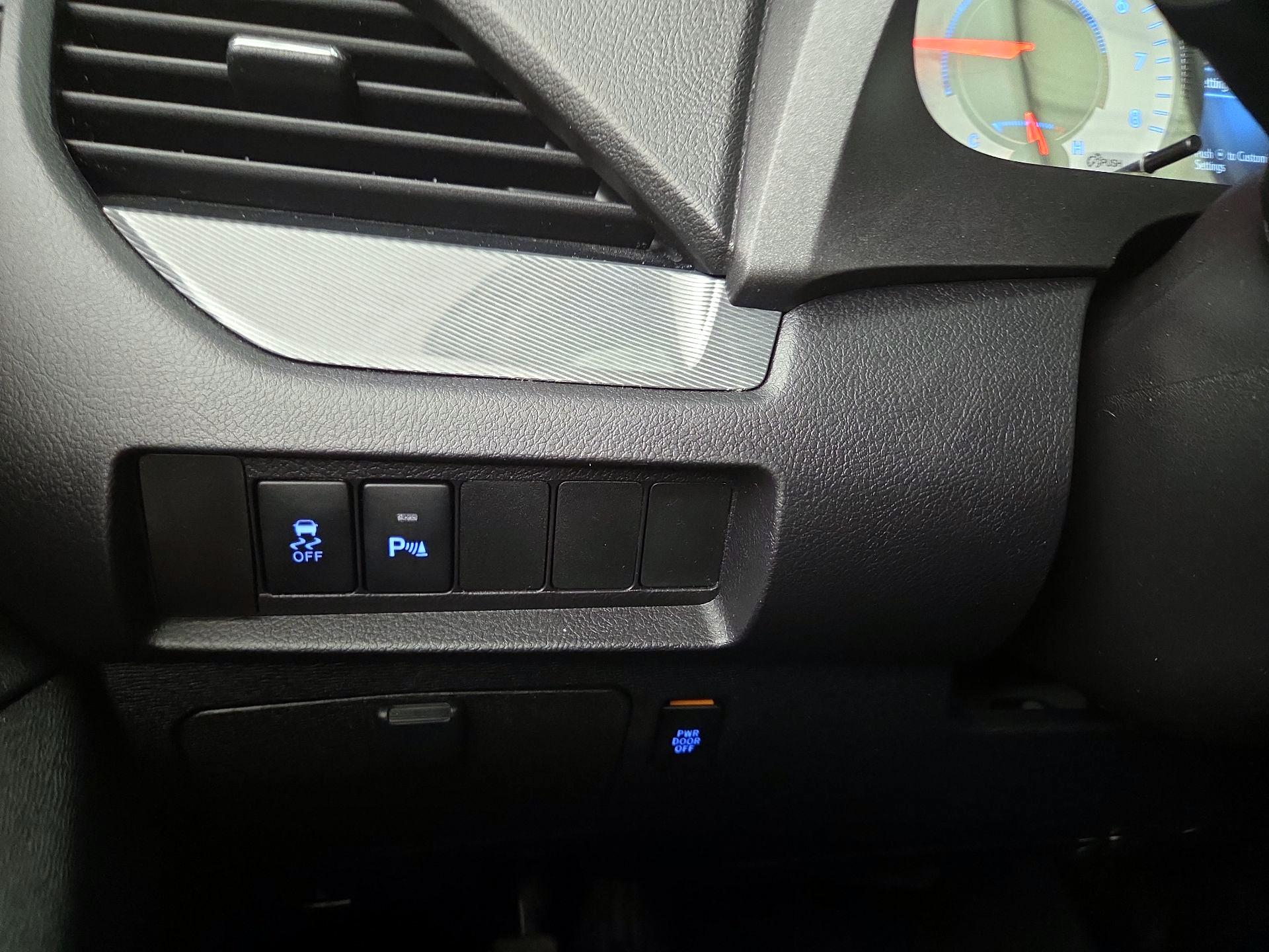 Thumbnail: 2020 Toyota Sienna - 13