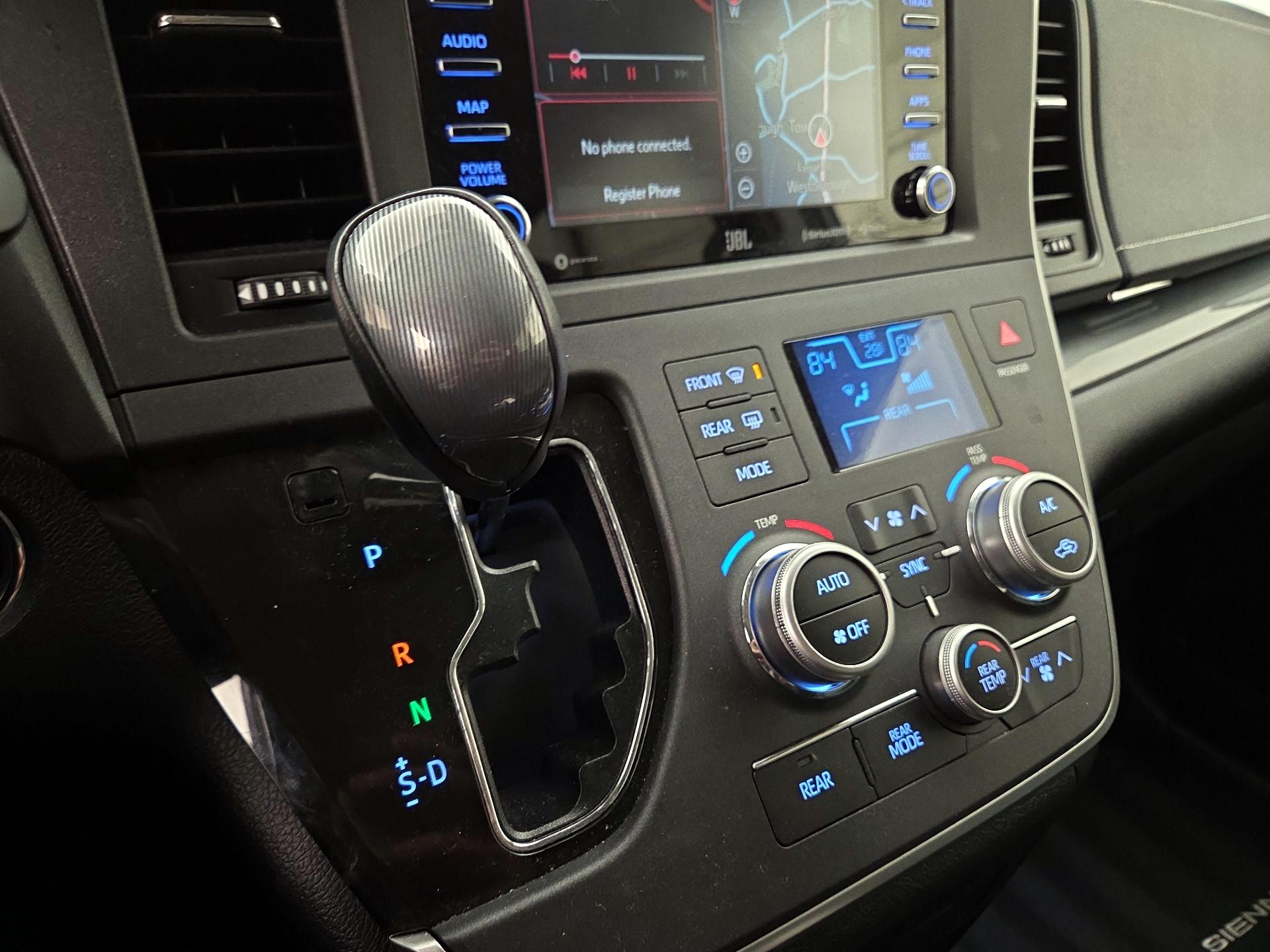 Thumbnail: 2020 Toyota Sienna - 18