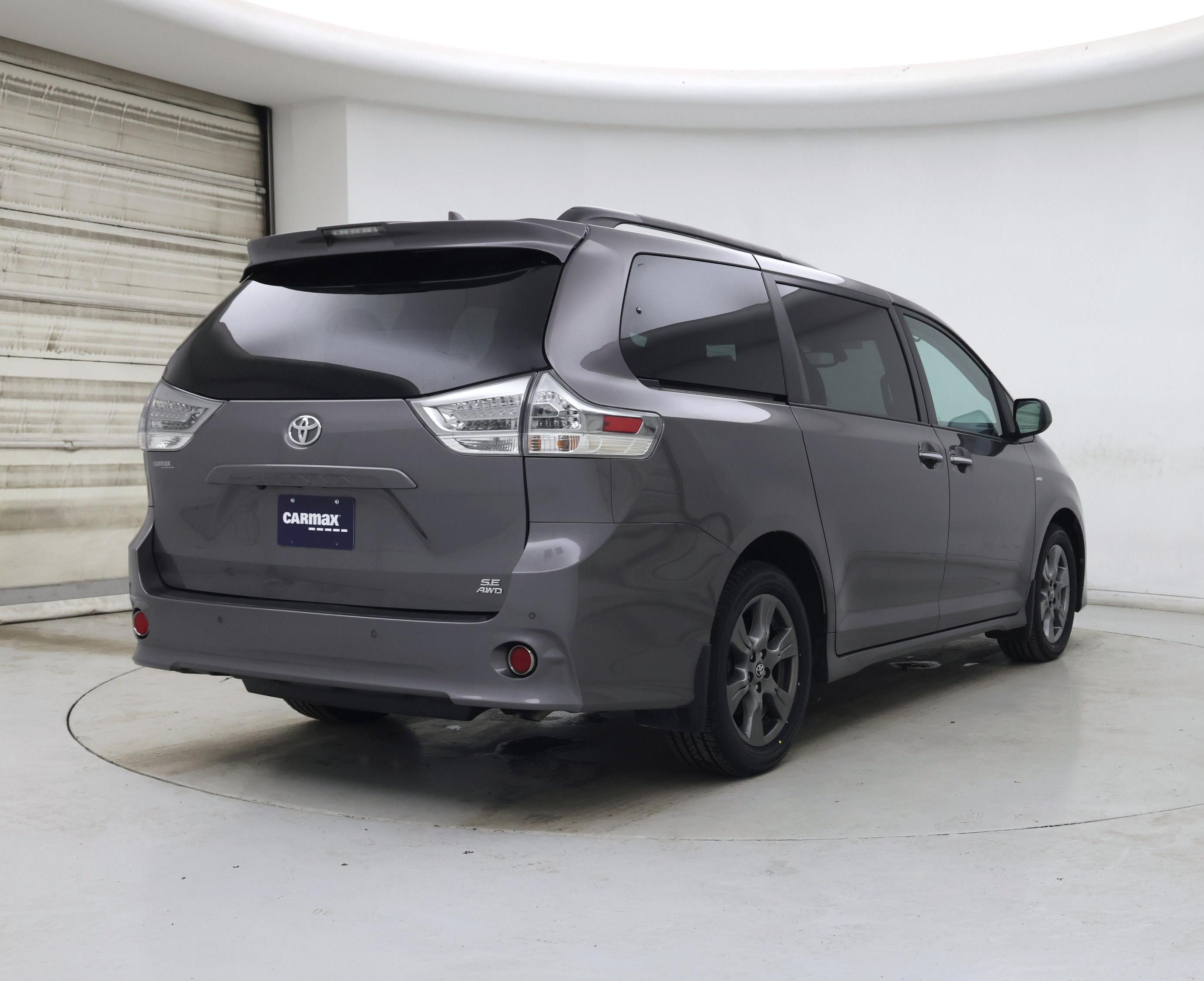 Thumbnail: 2020 Toyota Sienna - 8