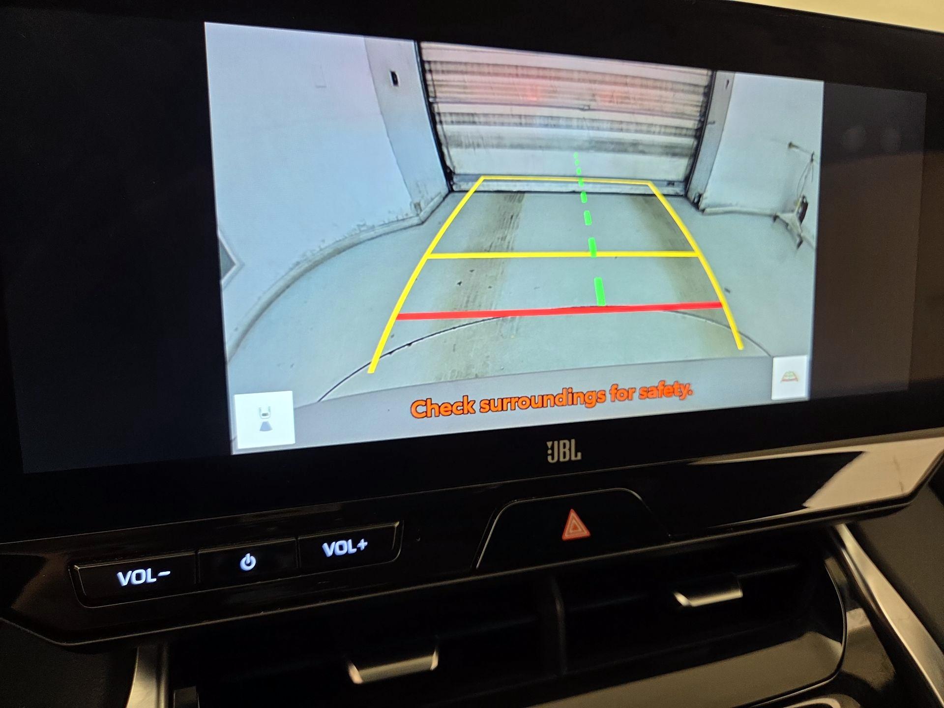 Thumbnail: 2023 Toyota Venza - 14