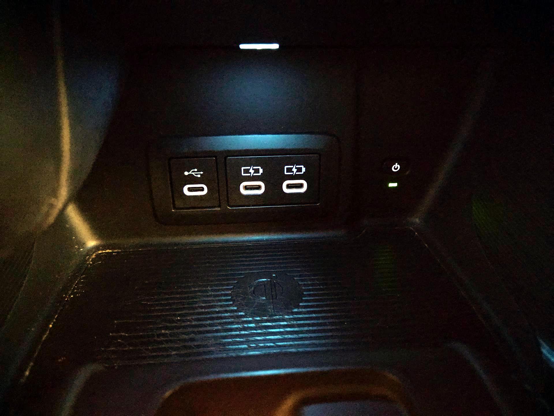 Thumbnail: 2023 Toyota Venza - 18