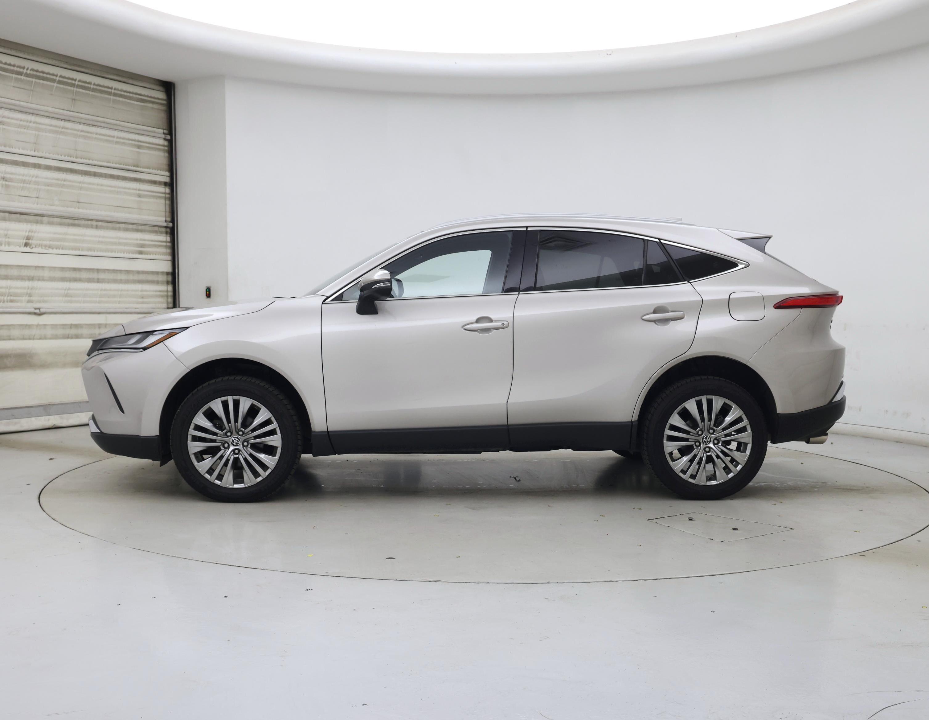 Thumbnail: 2023 Toyota Venza - 3