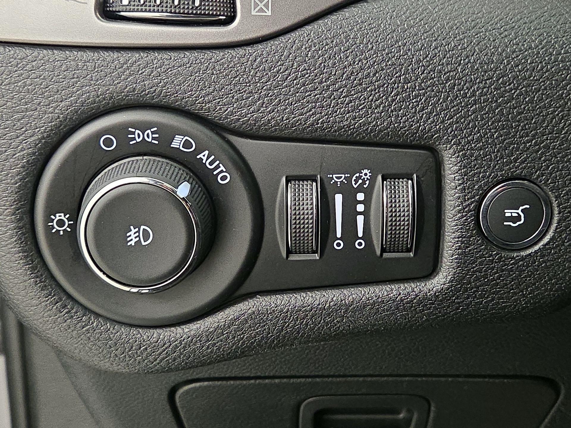 Thumbnail: 2019 Jeep Cherokee - 13