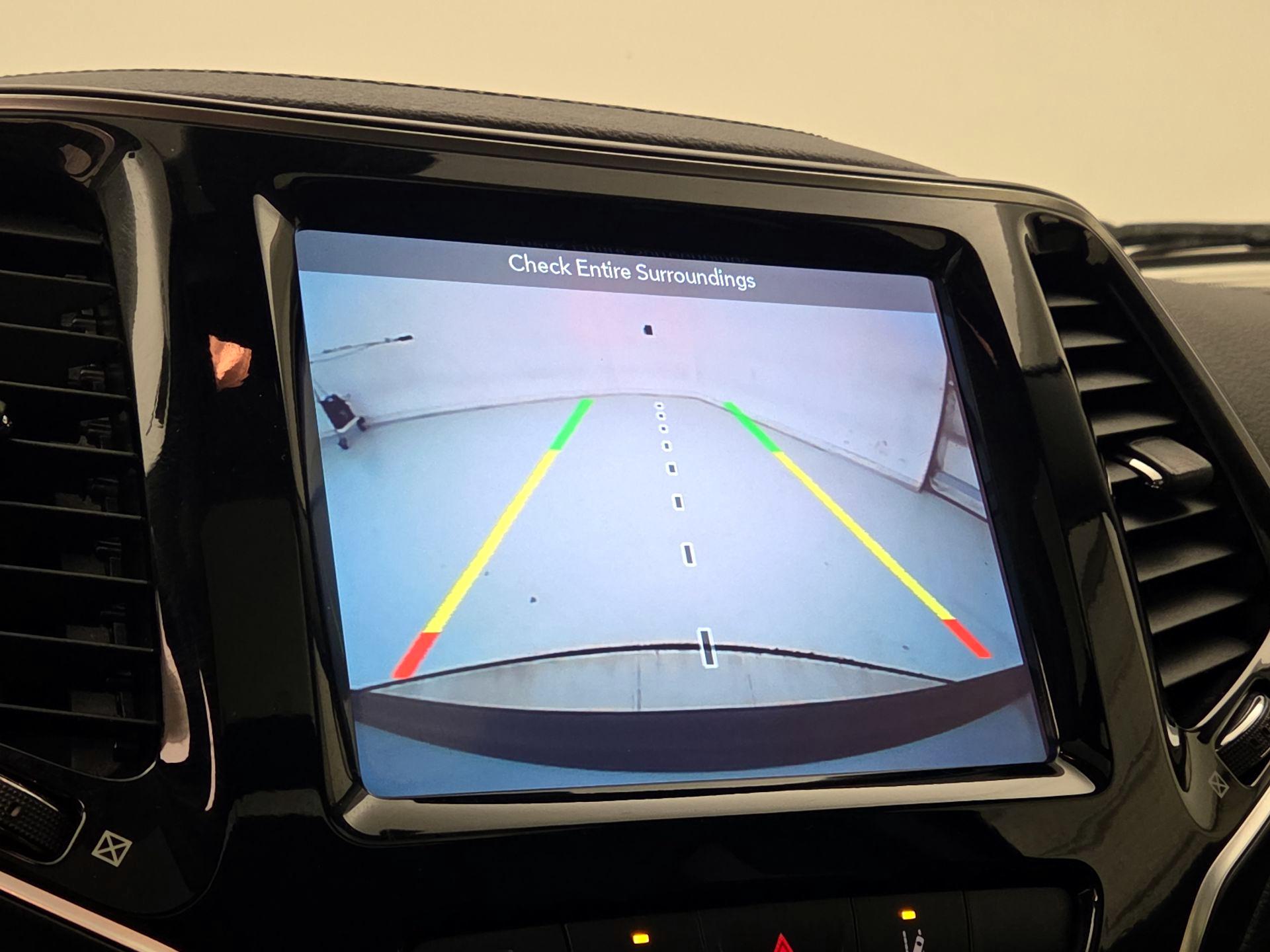 Thumbnail: 2019 Jeep Cherokee - 14