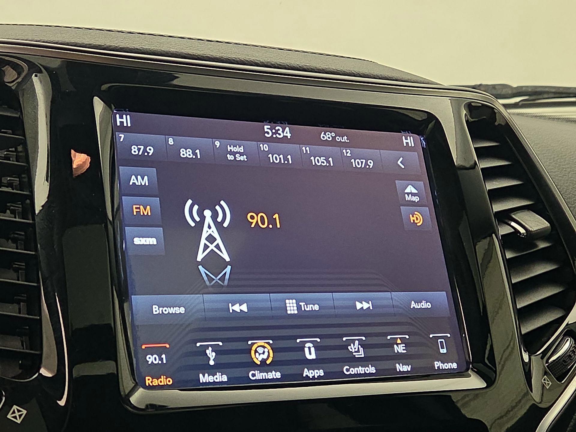 Thumbnail: 2019 Jeep Cherokee - 15