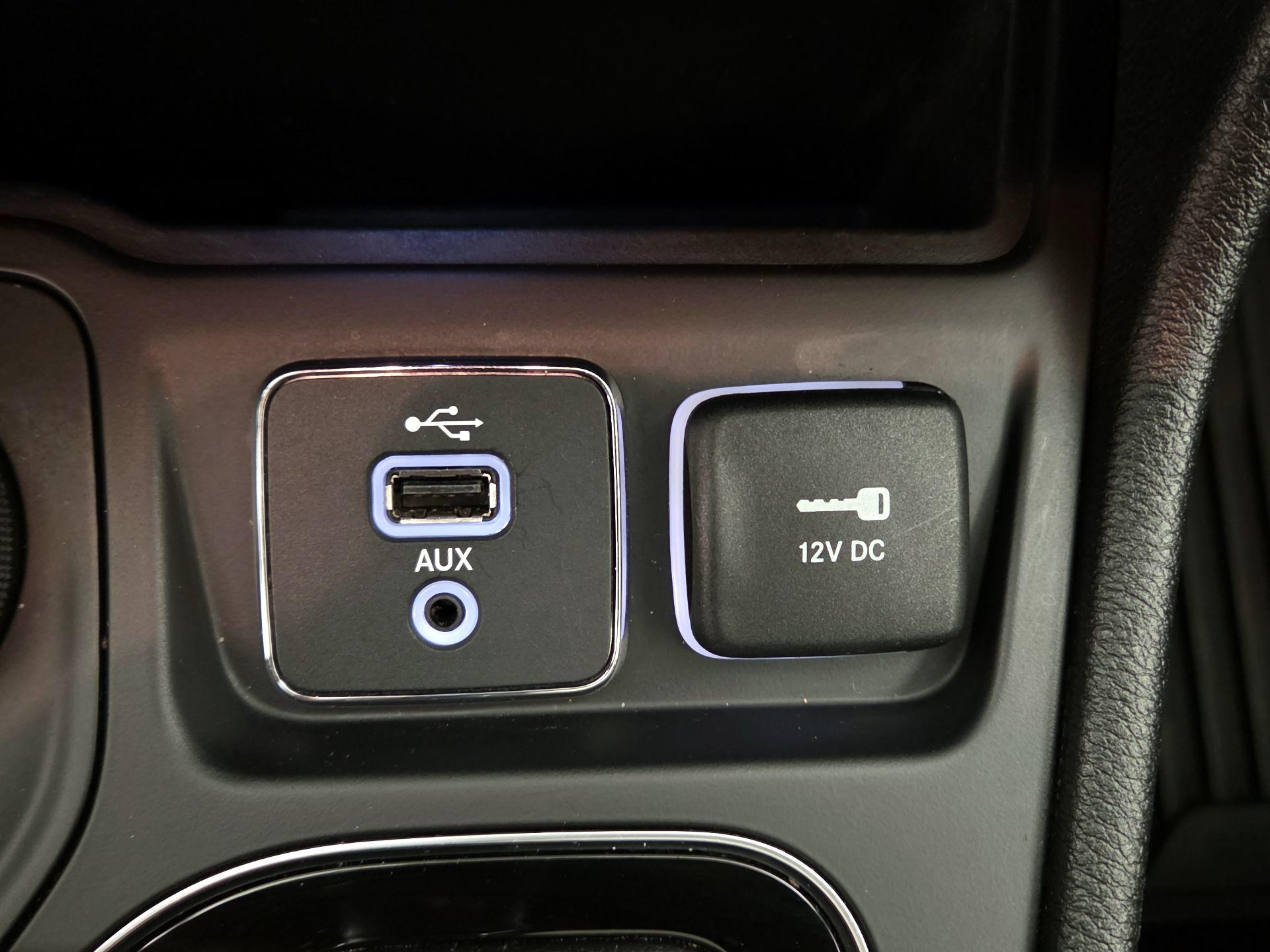 Thumbnail: 2019 Jeep Cherokee - 18