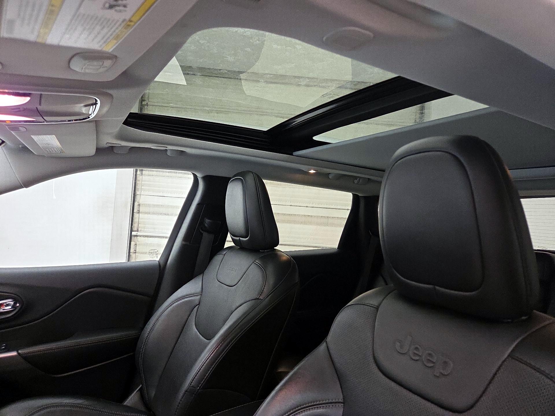 Thumbnail: 2019 Jeep Cherokee - 19