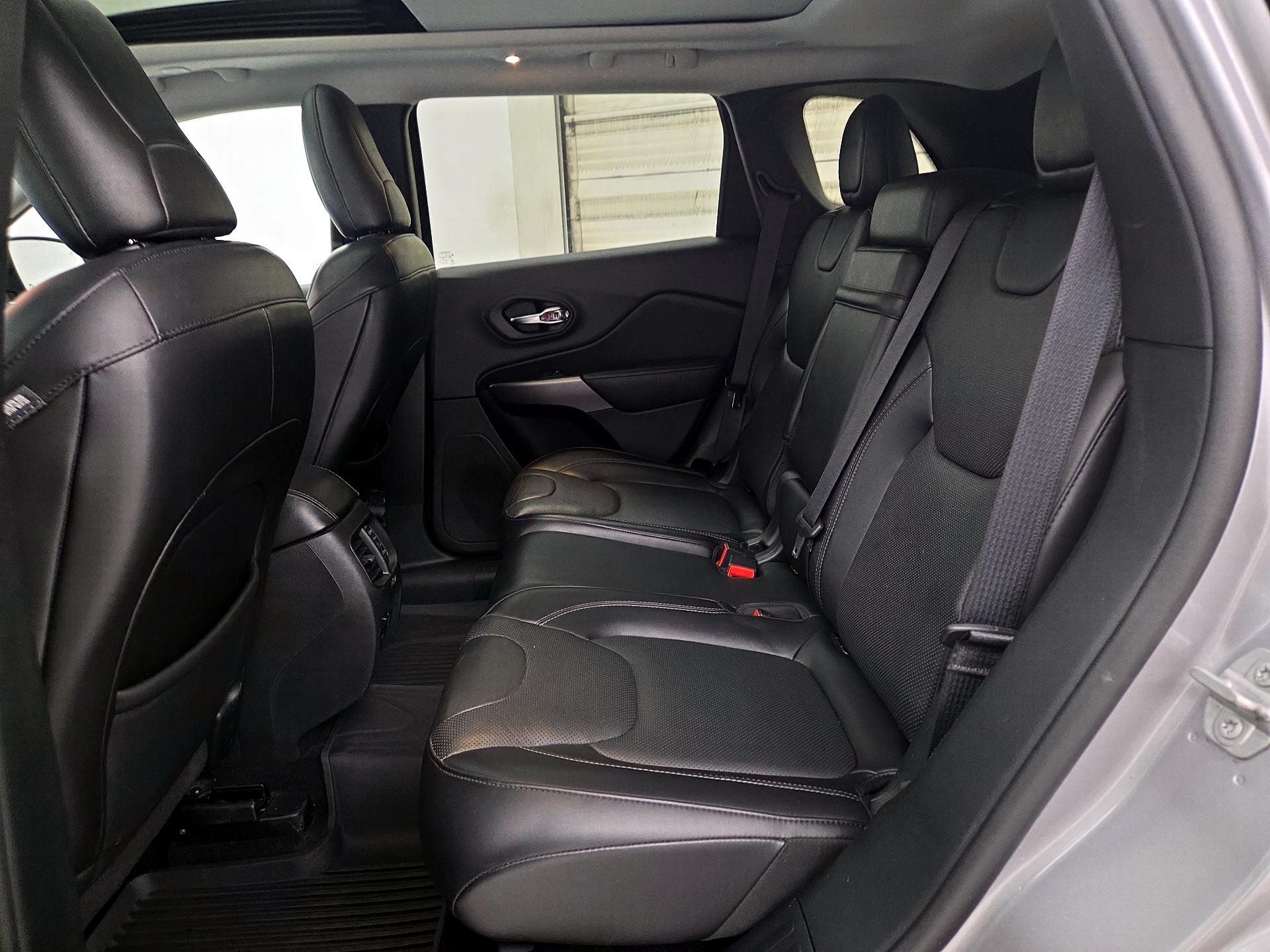 Thumbnail: 2019 Jeep Cherokee - 20