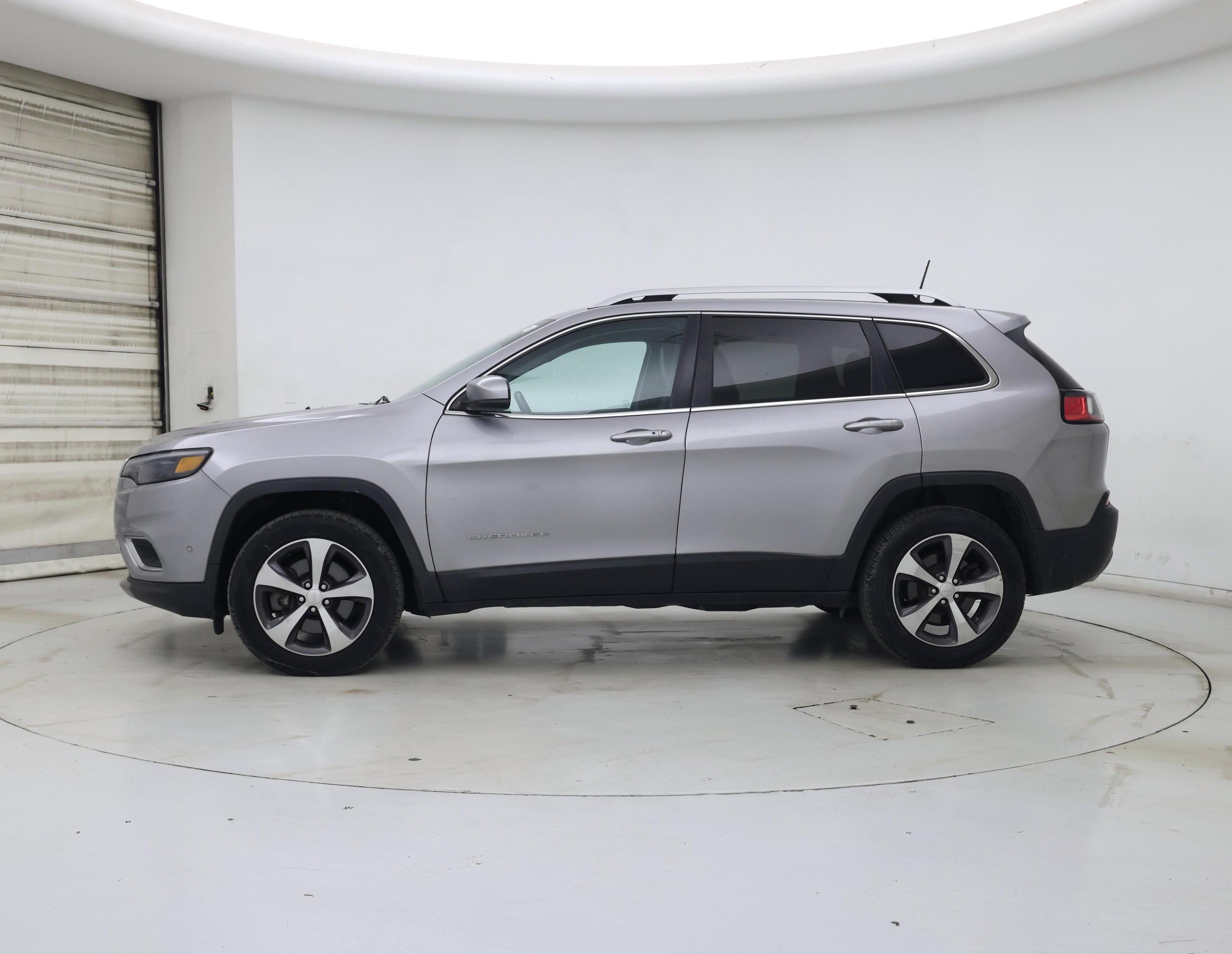 Thumbnail: 2019 Jeep Cherokee - 3