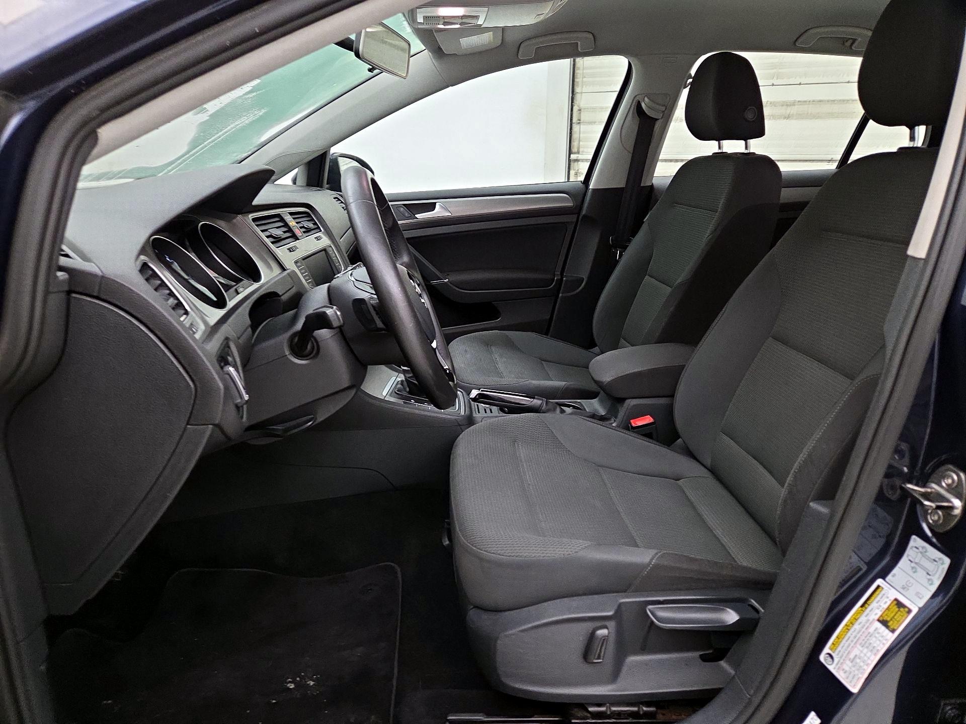 Thumbnail: 2016 Volkswagen Golf - 11