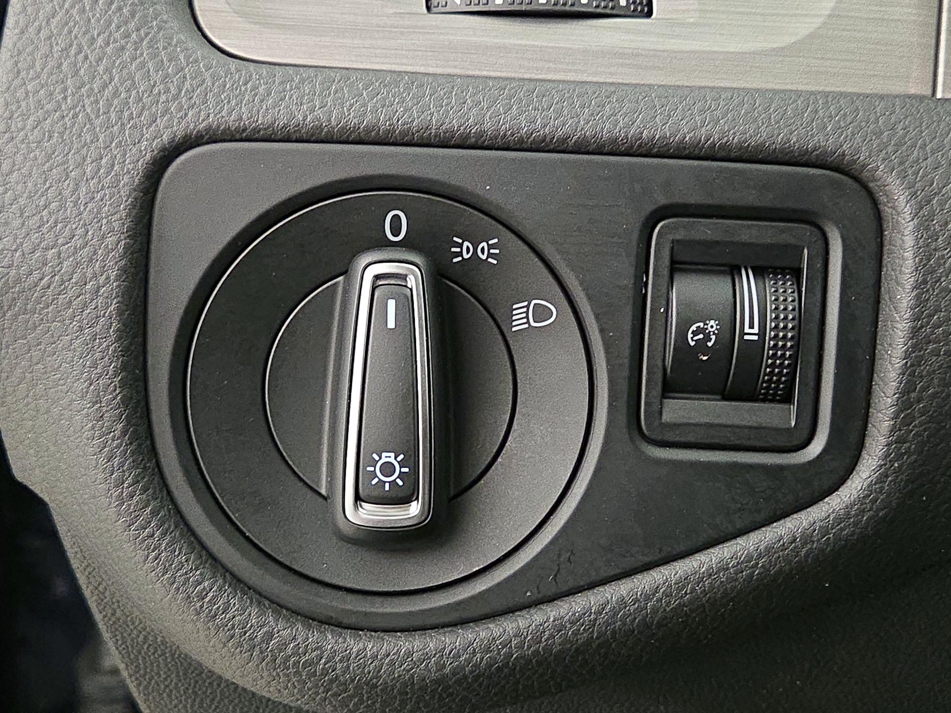 Thumbnail: 2016 Volkswagen Golf - 13