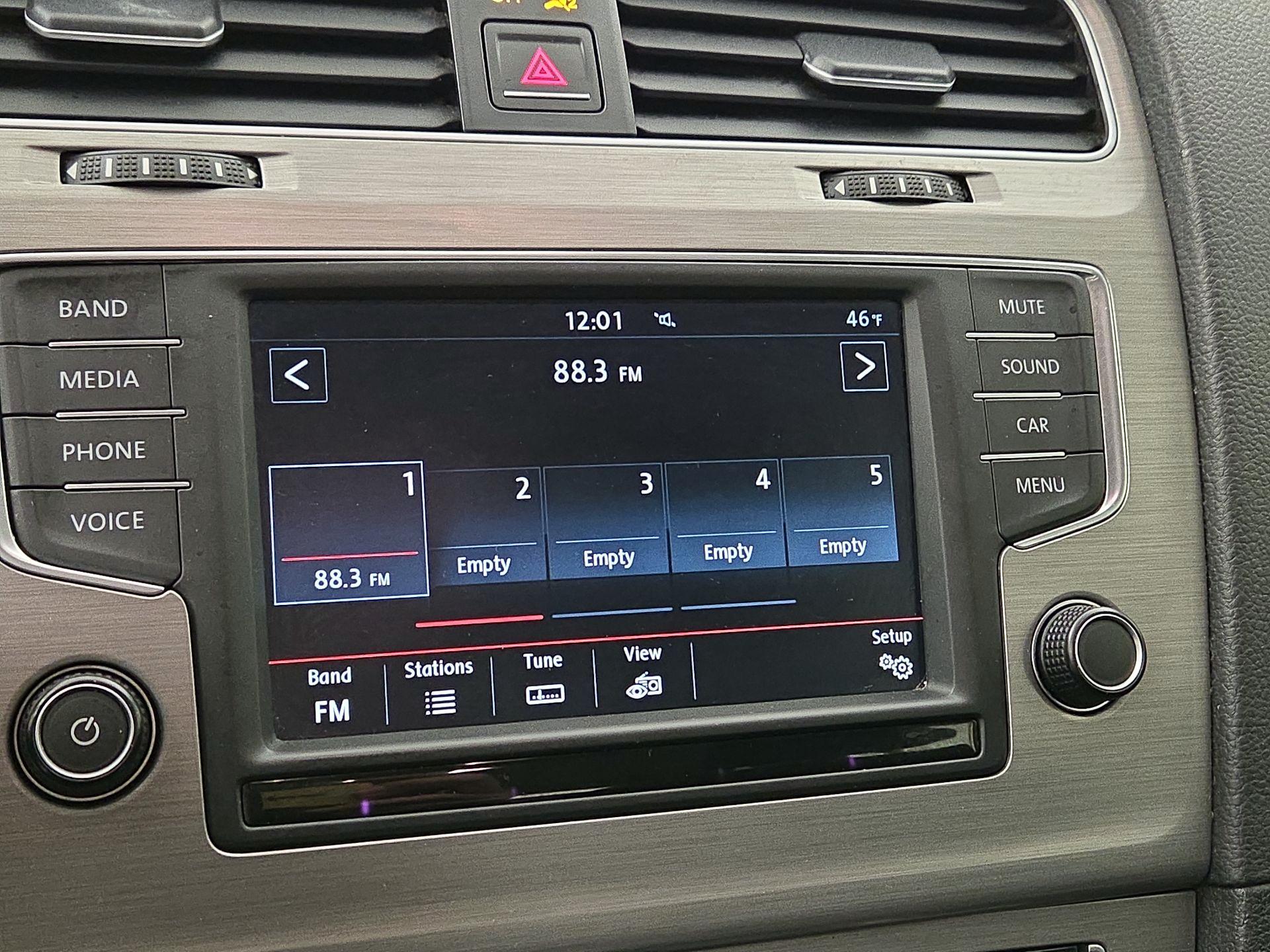 Thumbnail: 2016 Volkswagen Golf - 15