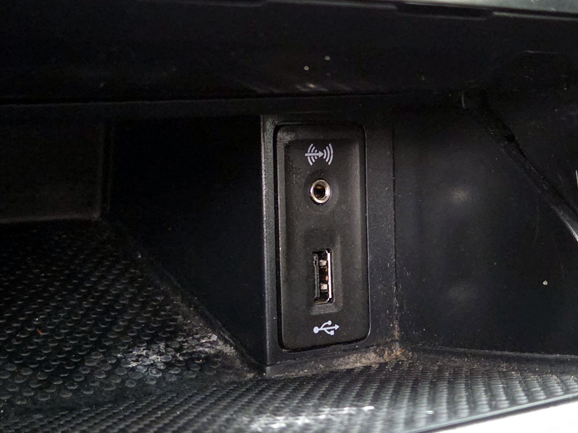 Thumbnail: 2016 Volkswagen Golf - 18