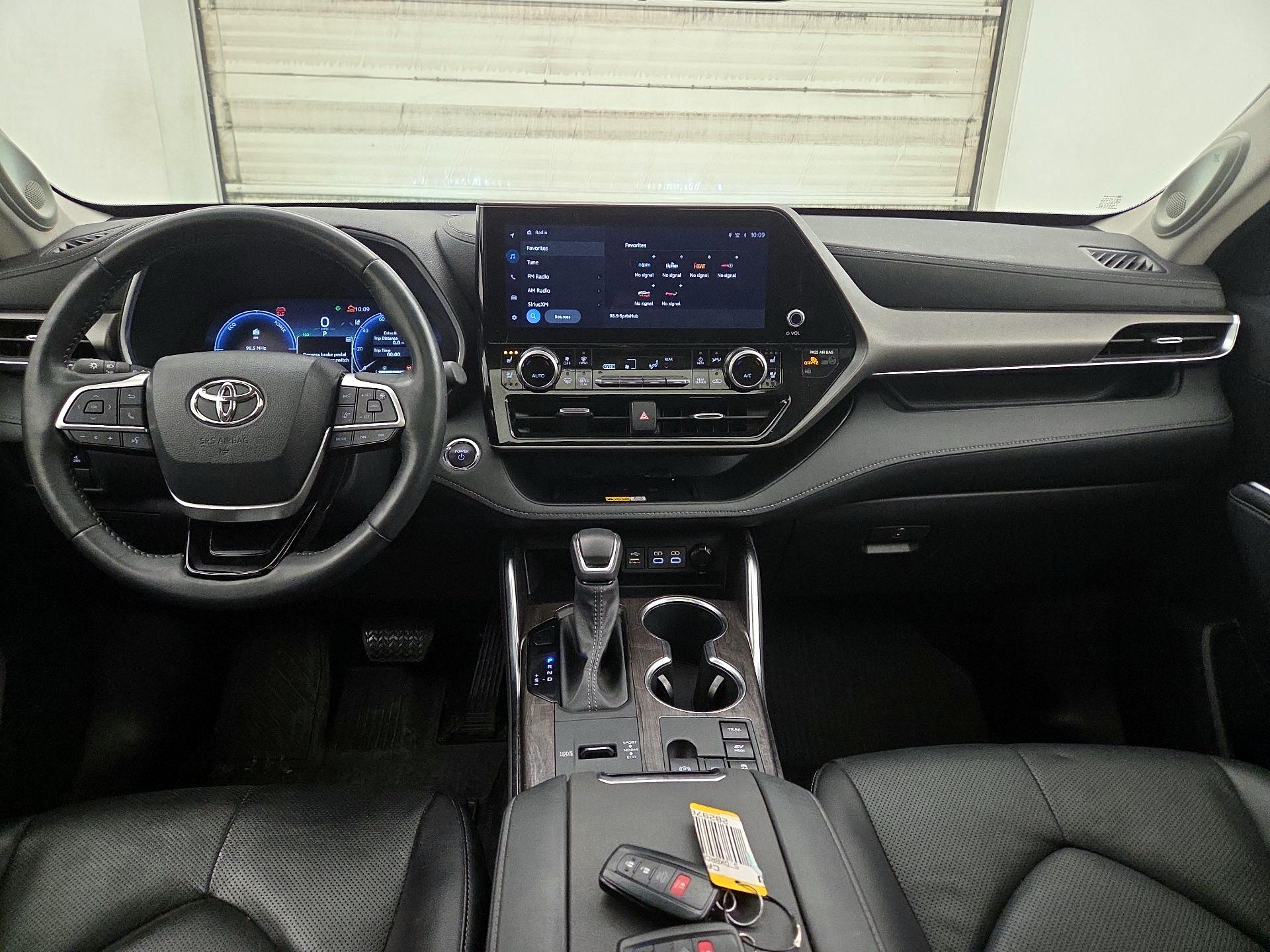 Thumbnail: 2023 Toyota Highlander - 9