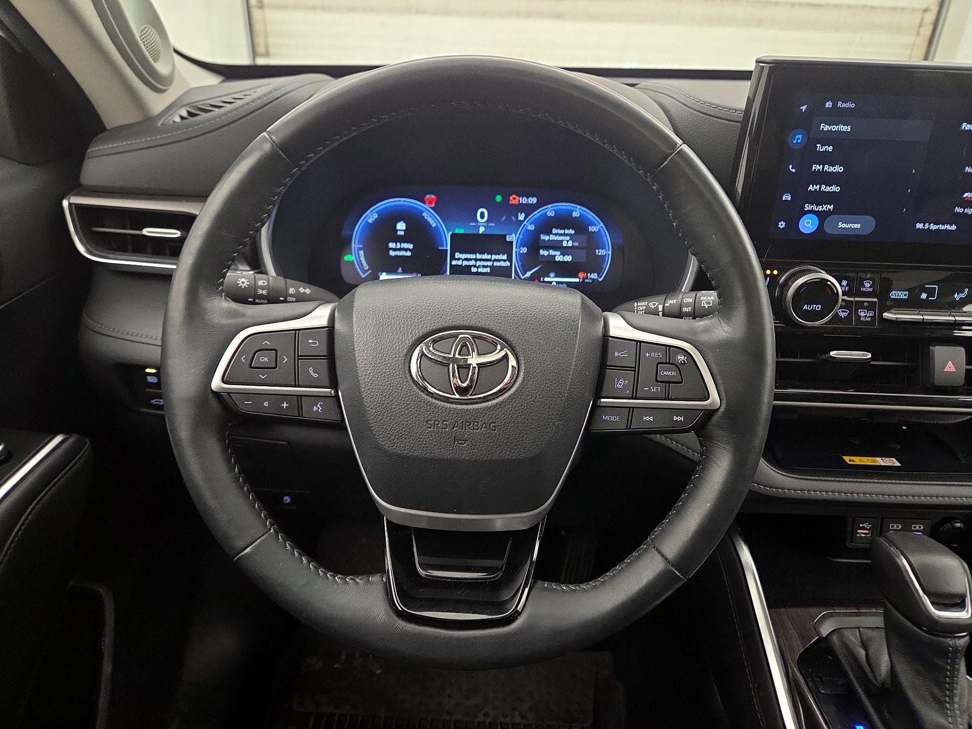 Thumbnail: 2023 Toyota Highlander - 10