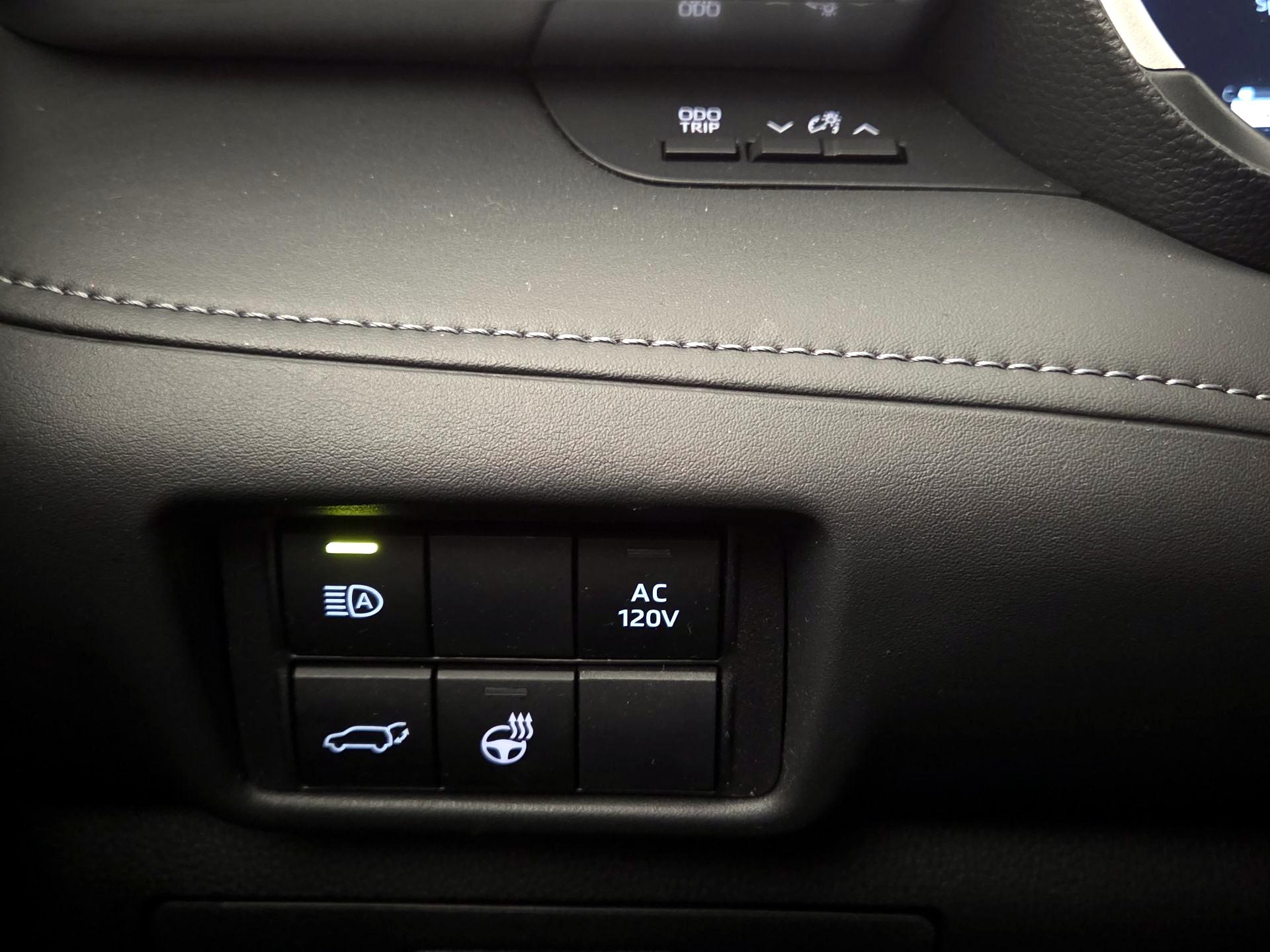 Thumbnail: 2023 Toyota Highlander - 13