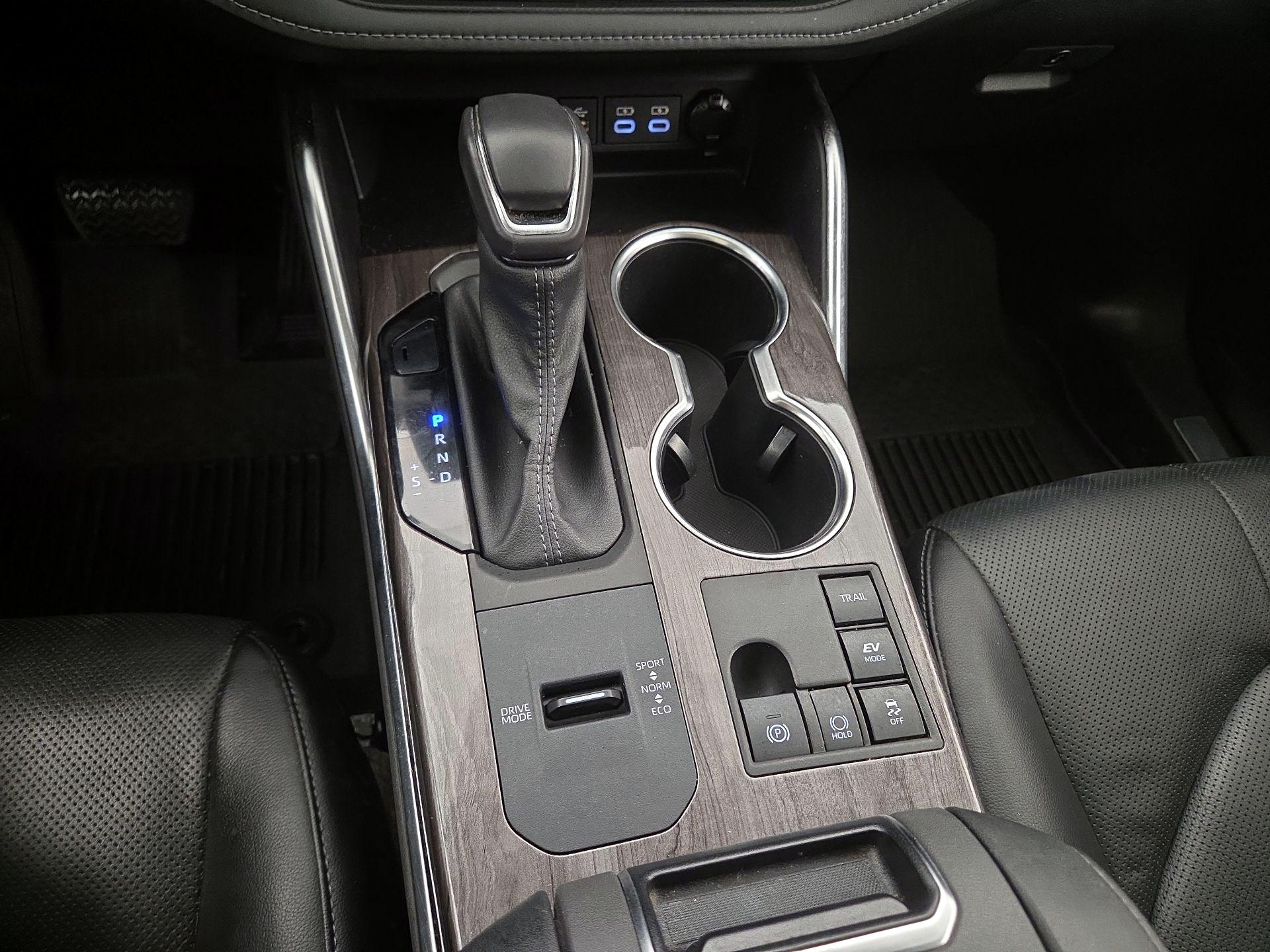 Thumbnail: 2023 Toyota Highlander - 17